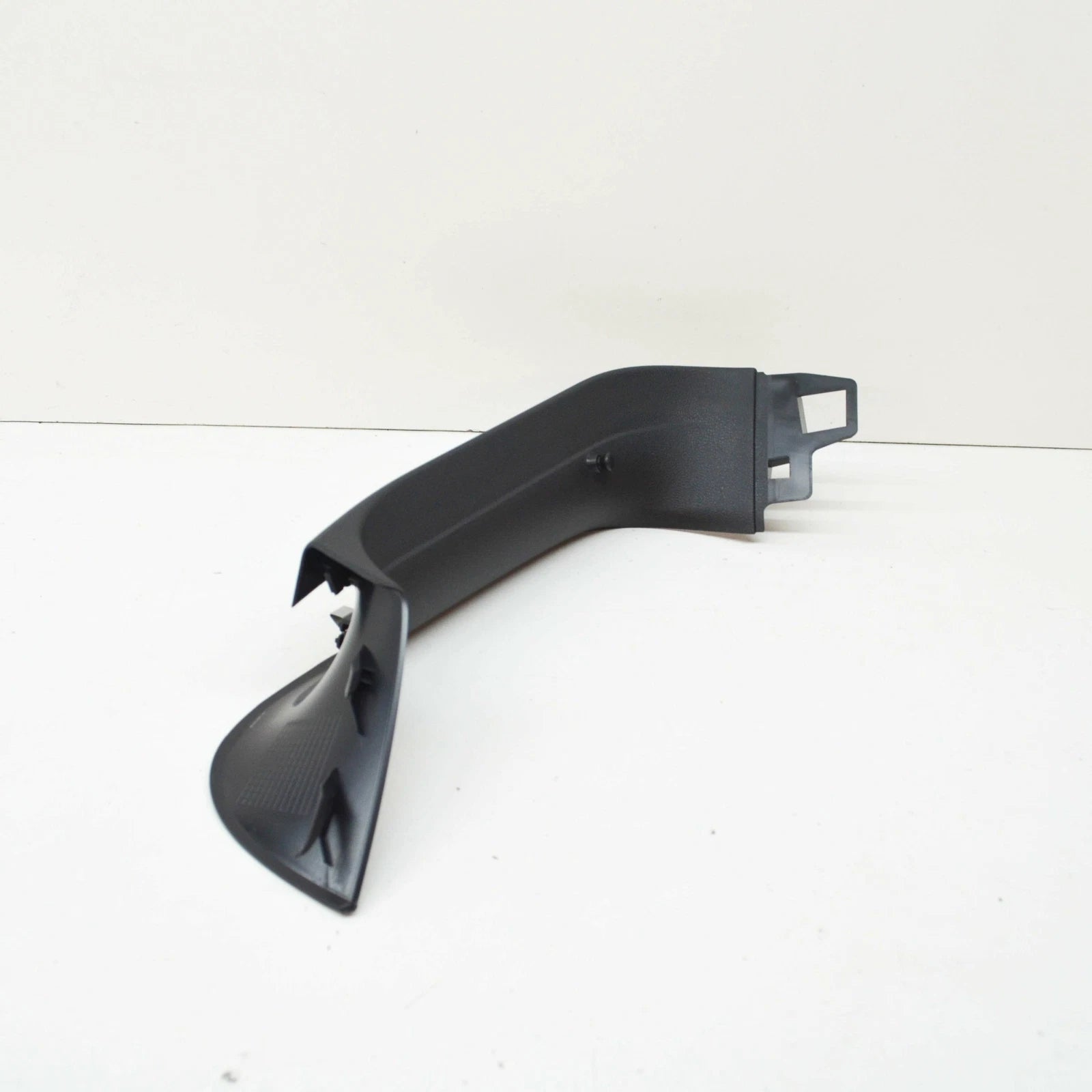 NEW VOLKSWAGEN GOLF MK8 CD REAR LID RIGHT UPPER PANEL TRIM 5H68677044PK ORIGINAL