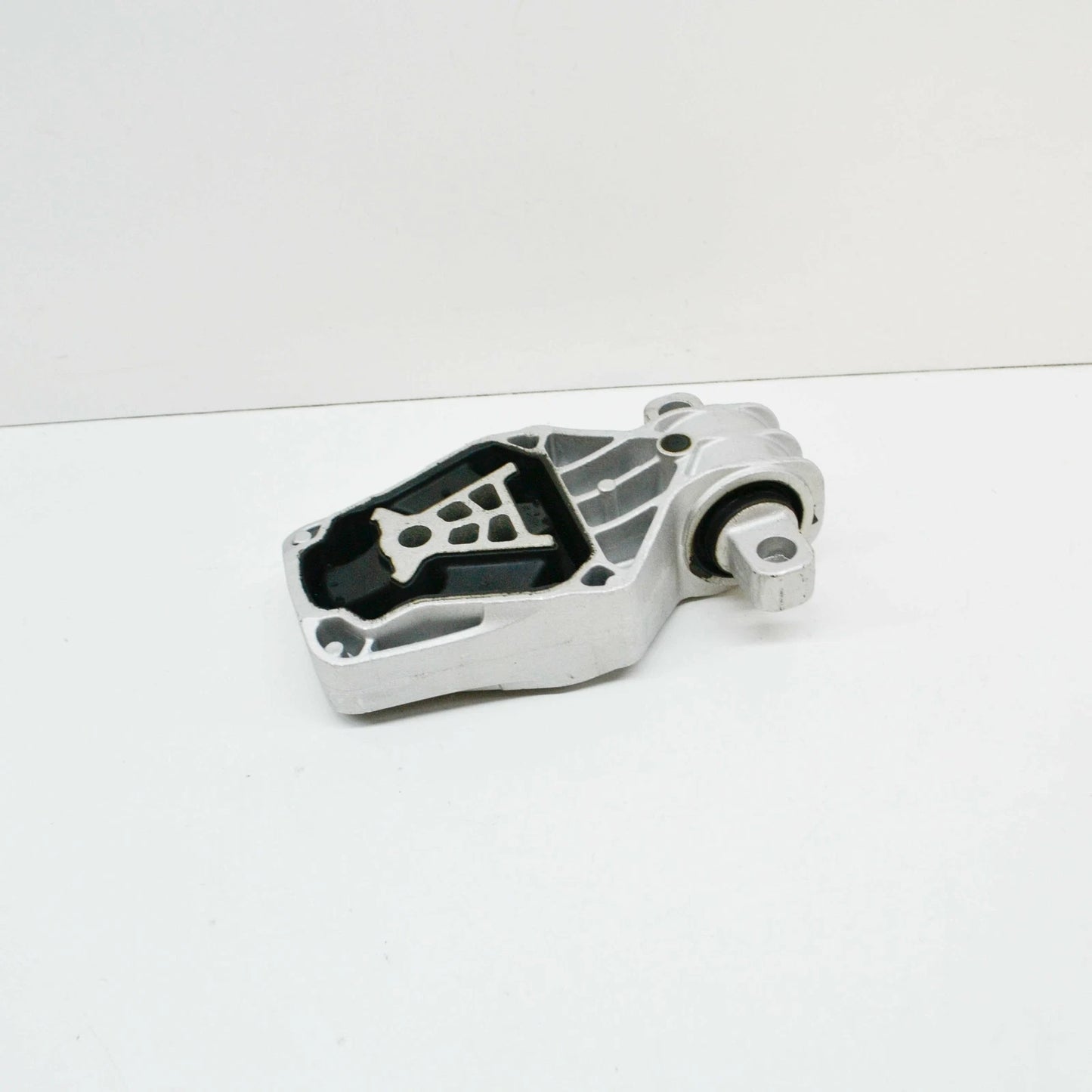 NEW MERCEDES-BENZ CLA C117 ENGINE REAR PENDULAR SUPPORT A2462401209