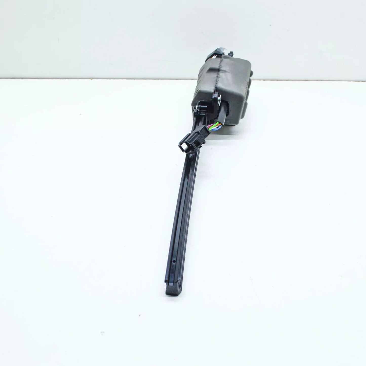 NEW AUDI A5 S5 8W6 LEFT SEAT BELT READY MOTOR 8W68577593Q7 ORIGINAL