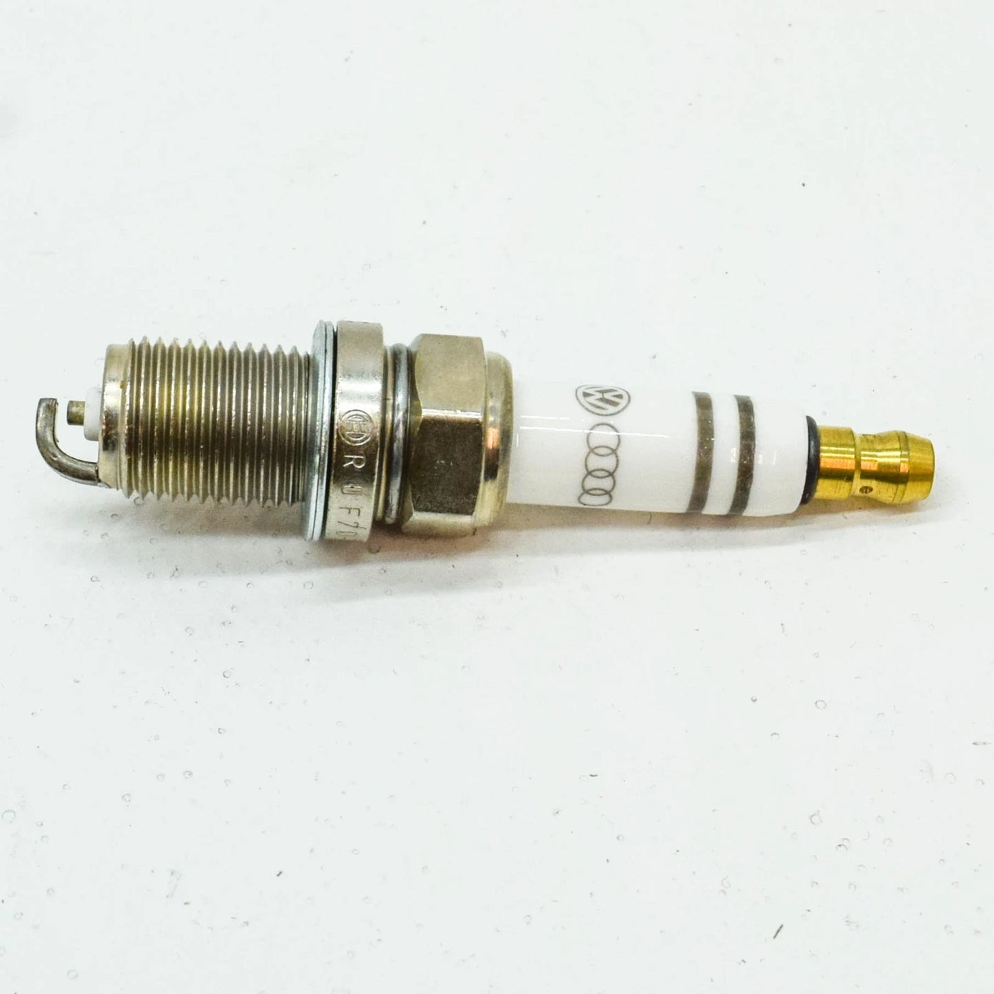 NEW VOLKSWAGEN CADDY 2K SPARK PLUG 'LONGLIFE' 101905610A ORIGINAL