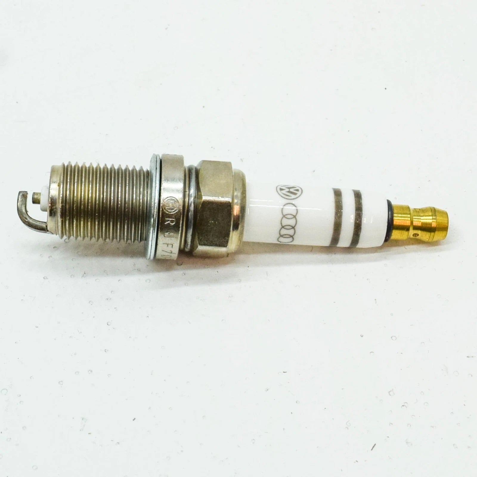 NEW VOLKSWAGEN CADDY 2K SPARK PLUG 'LONGLIFE' 101905610A ORIGINAL