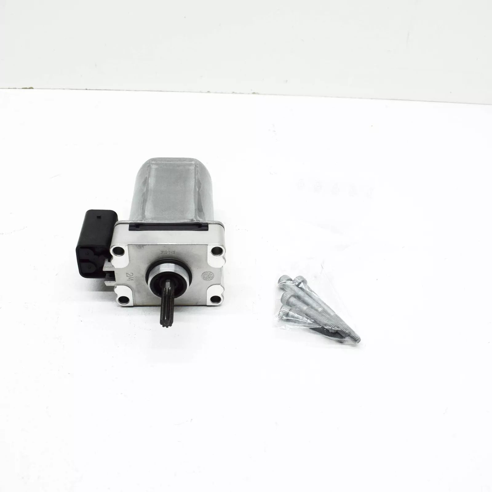 NEW MERCEDES-BENZ CLA COUPE C118 REAR AXLE ACTUATOR MOTOR A2479060903