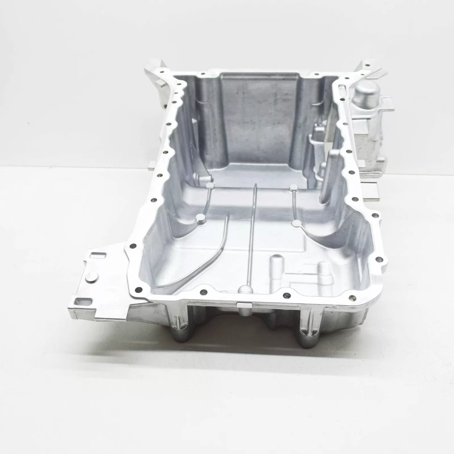 NEW MERCEDES-BENZ CLS C257 OIL PAN A2640102700 ORIGINAL