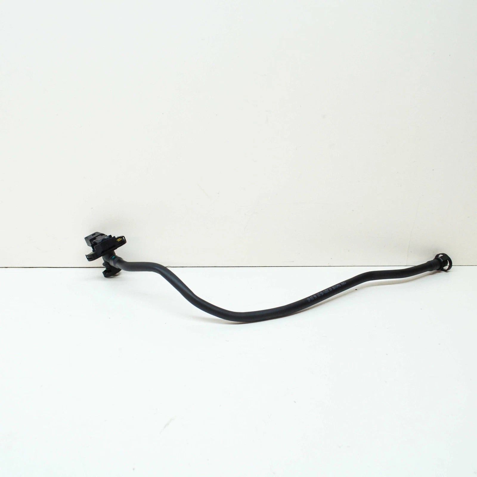 NEW BMW 3 F30 FUEL TANK EVAPORATOR W PRESSURE LINE 13907643105 ORIGINAL