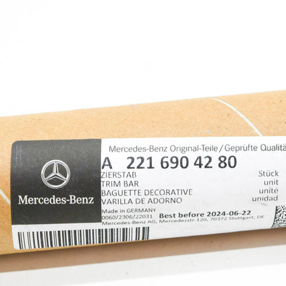 NEW MERCEDES-BENZ S W221 FRONT RIGHT DOOR BOTTOM TRIM A2216904280 ORIGINAL