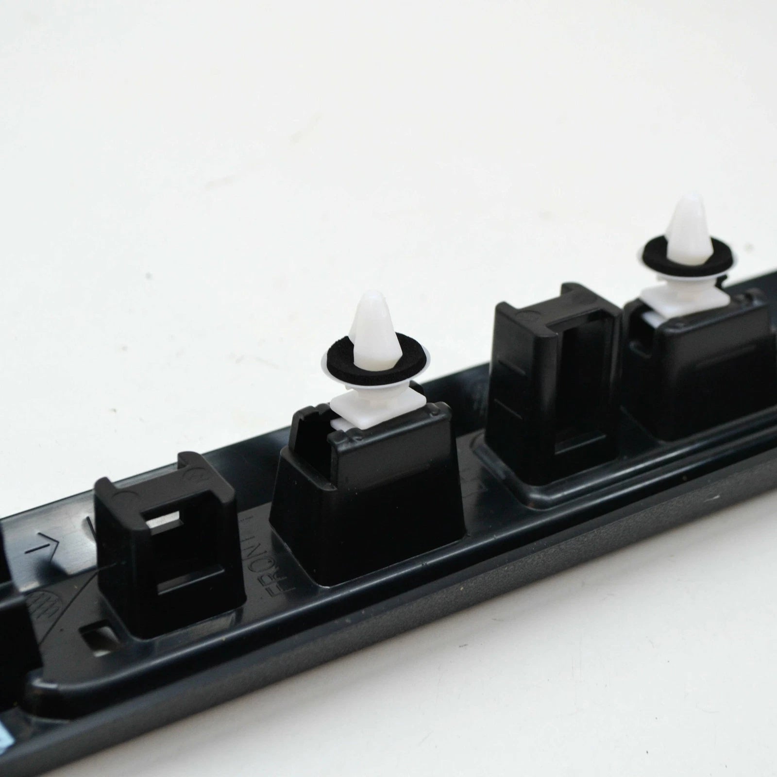 NEW BMW X5 G05 FRONT LEFT ENTRANCE COVER STRIP 51477479935 7479935 ORIGINAL