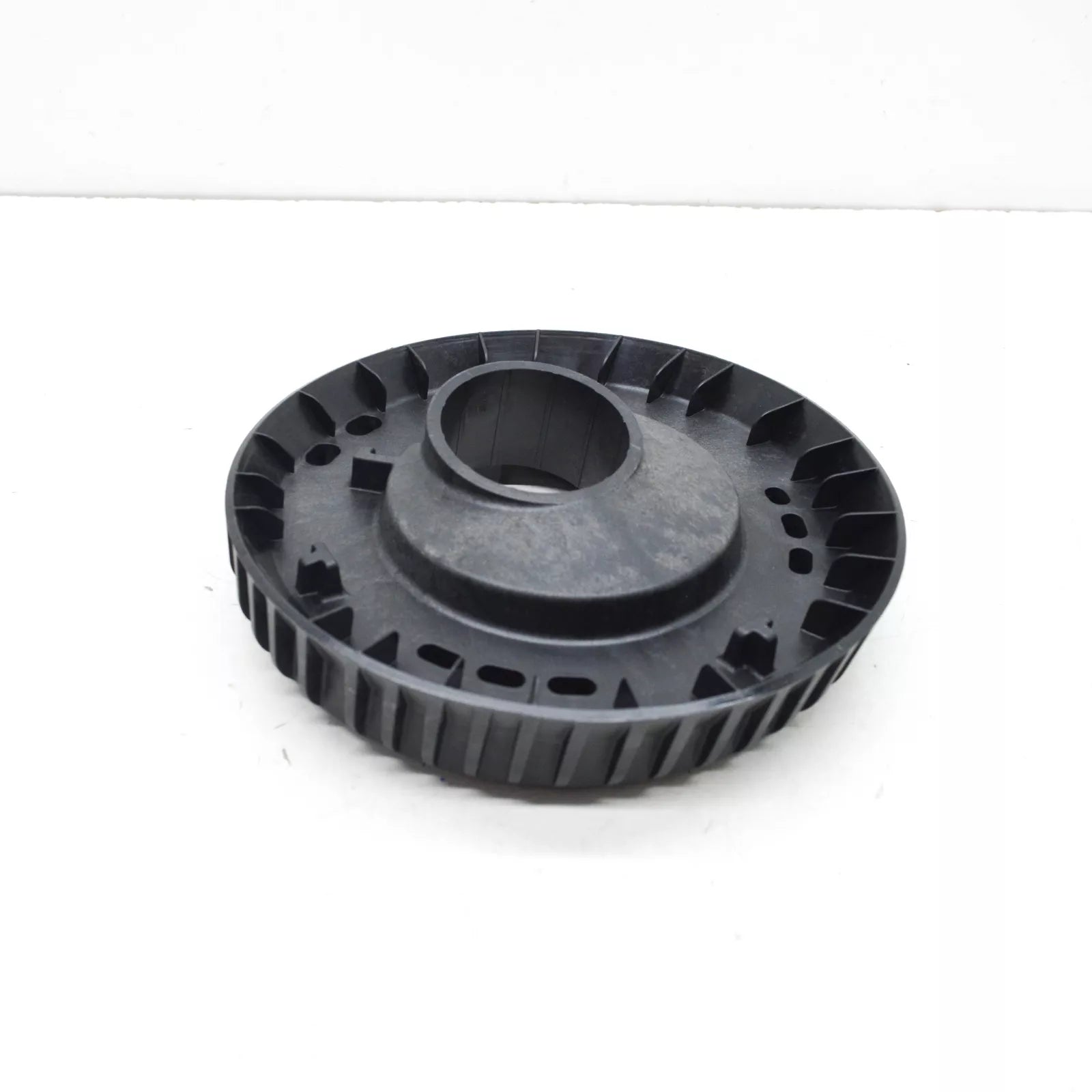 NEW MERCEDES-BENZ VITO W447 FRONT BOTTOM SPRING RETAINER A4473231000