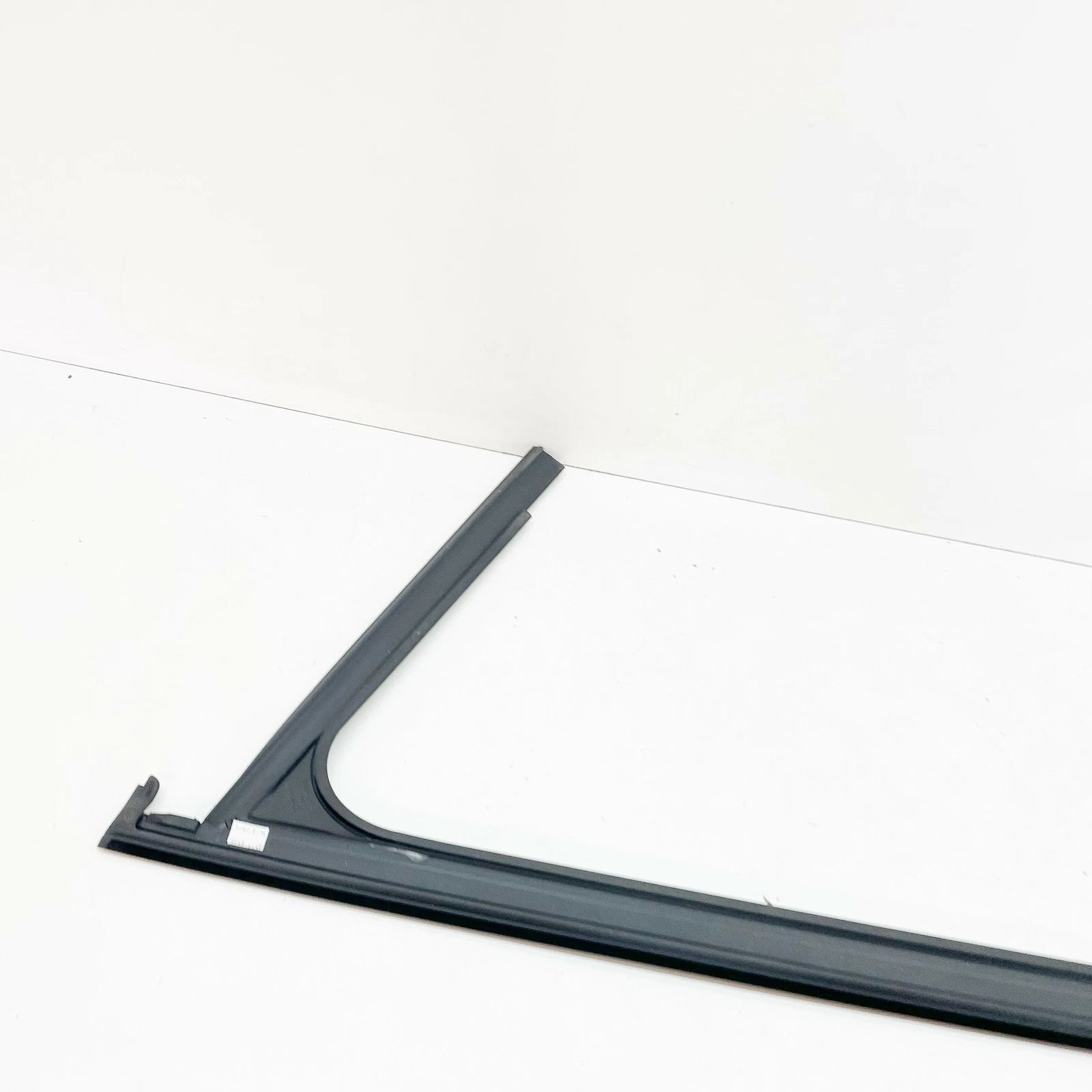 NEW MERCEDES-BENZ A W176 FRONT RIGHT DOOR WINDOW GUIDE RAIL A1767251200 ORIGINAL