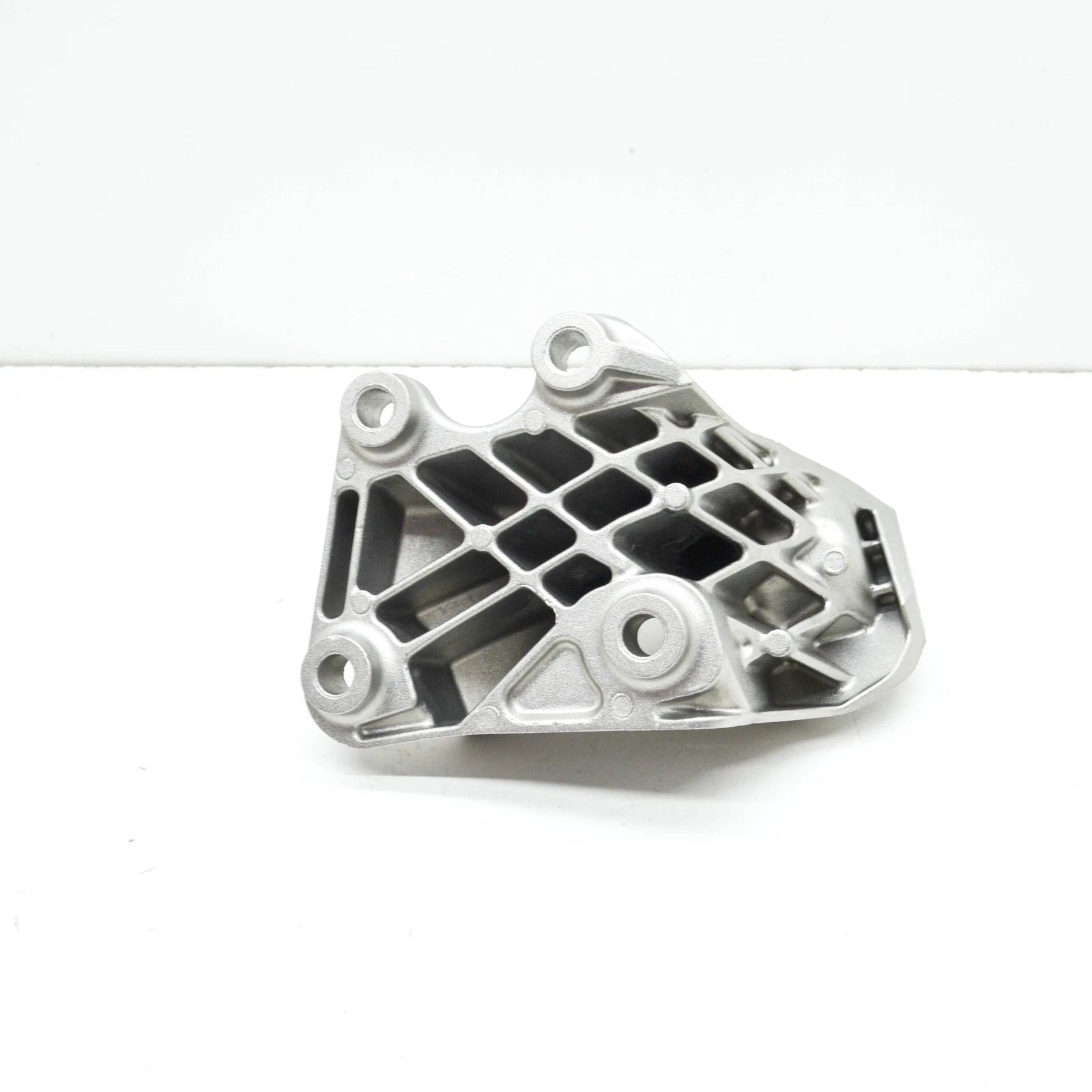 NEW BMW M5 F90 ENGINE BRACKET RIGHT SIDE 22117853648 7853648 ORIGINAL