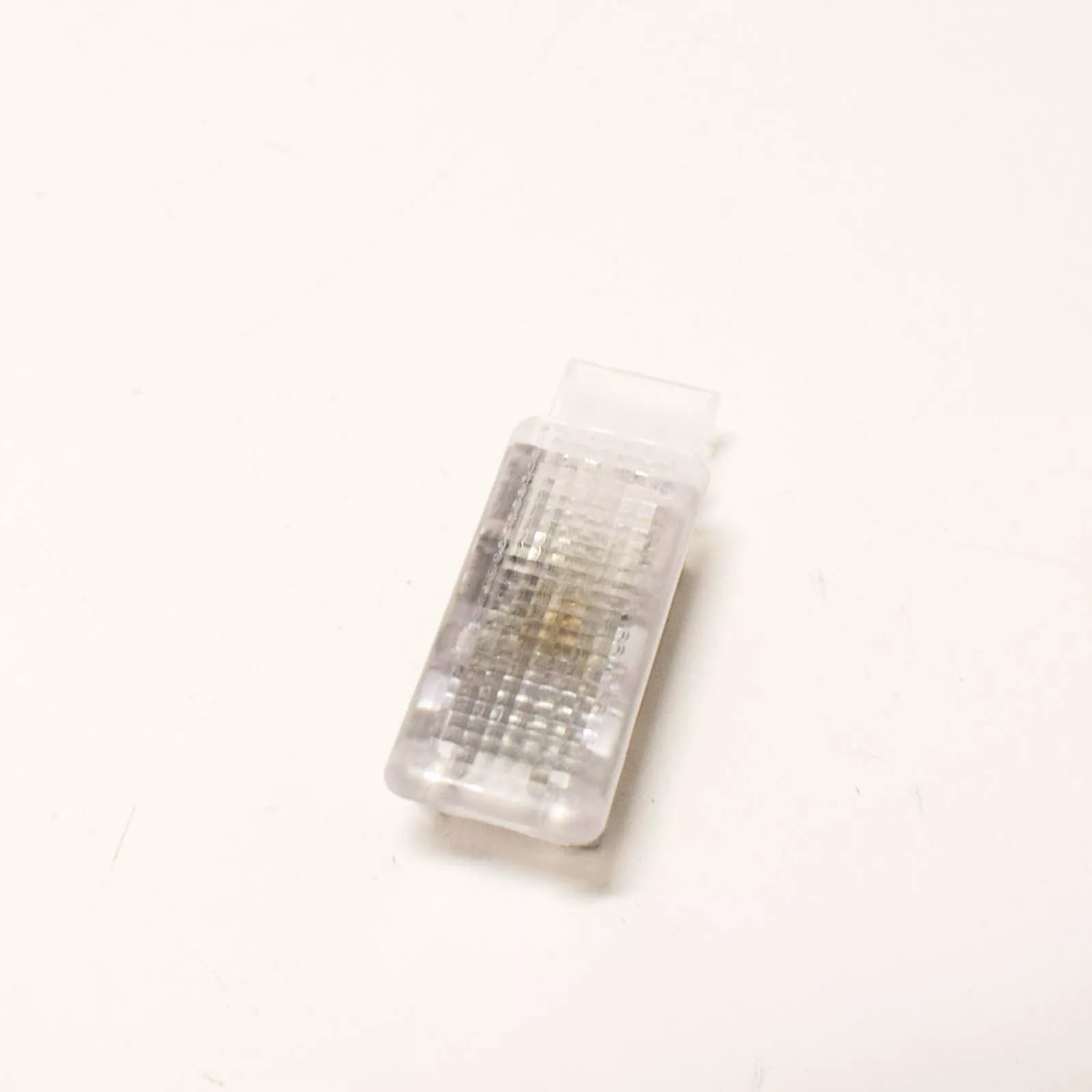 NEW VOLKSWAGEN EOS INTERIOR FOOTWELL LIGHT 6L0947415 ORIGINAL