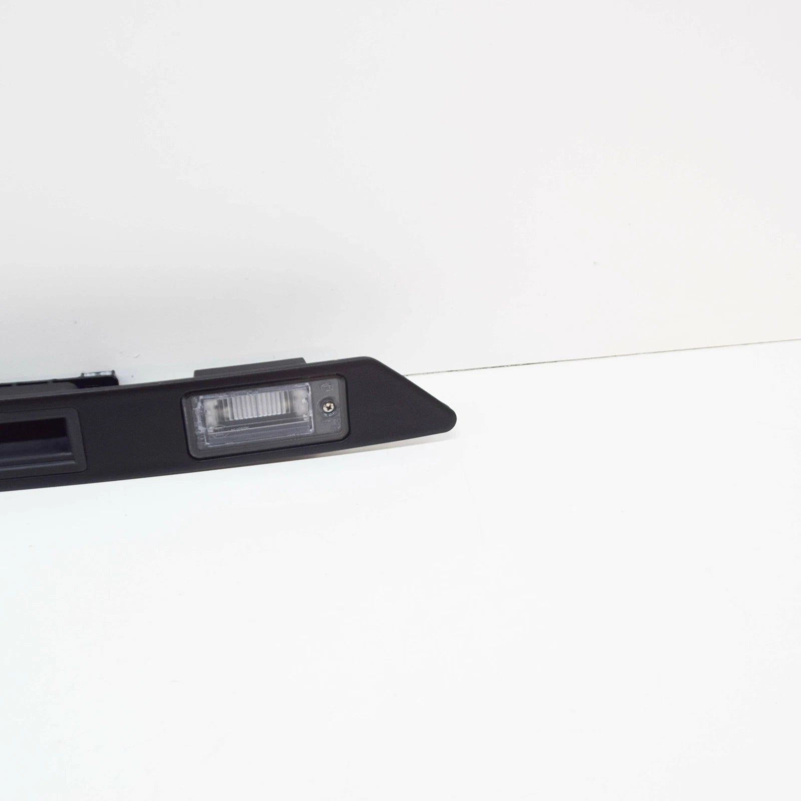 NEW AUDI A3 8P REAR LID GRIP MOLDING 8P48275743FZ