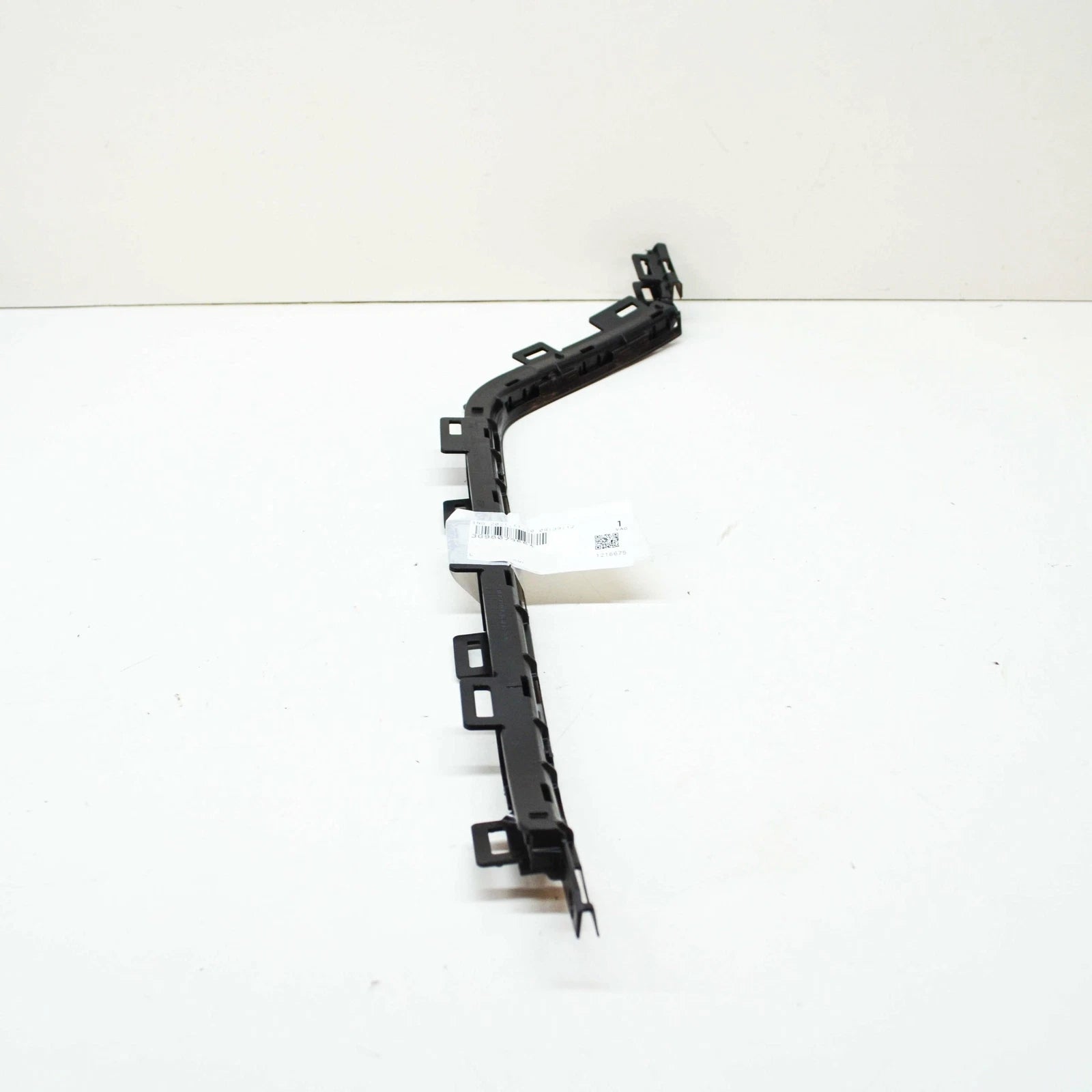 NEW VW PASSAT ALLTRACK B8 REAR LEFT BUMPER BRACKET GUIDE 3G9807355A ORIGINAL
