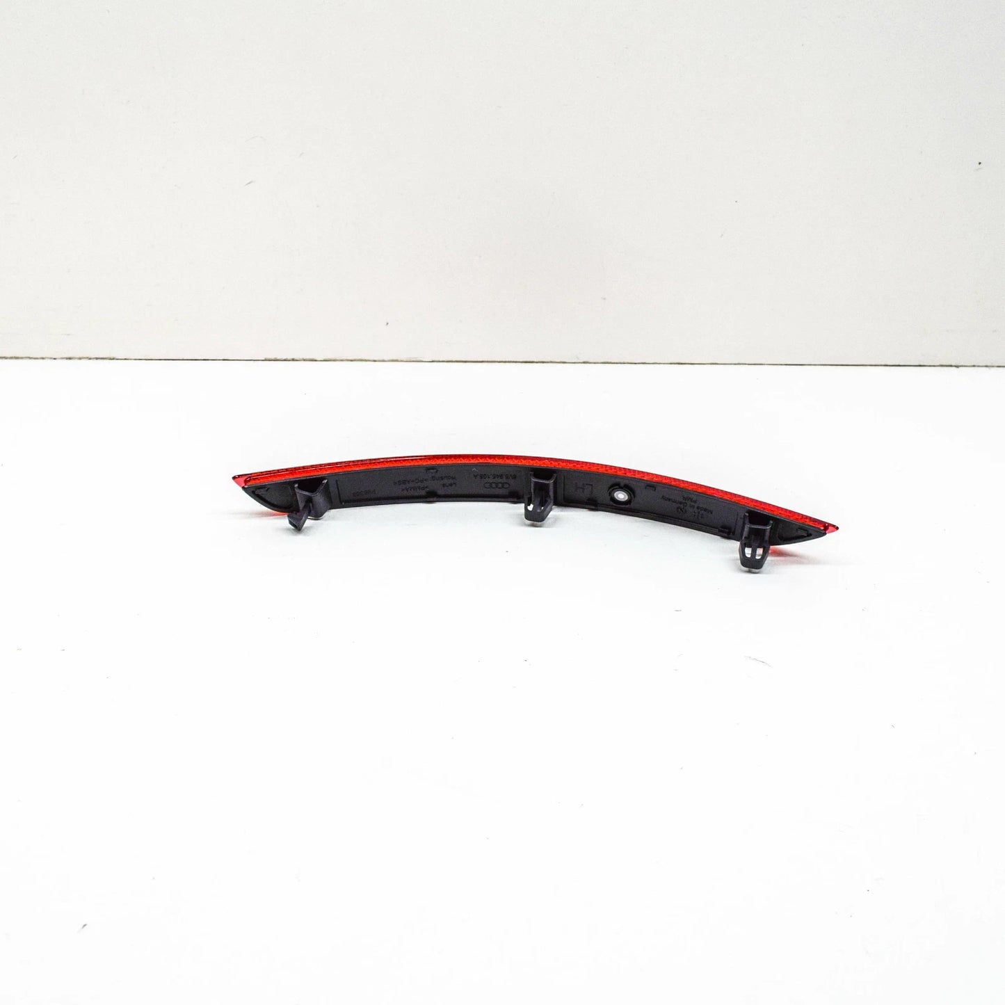 NEW AUDI A3 8V REAR BUMPER LEFT REFLECTOR 8V5945105A