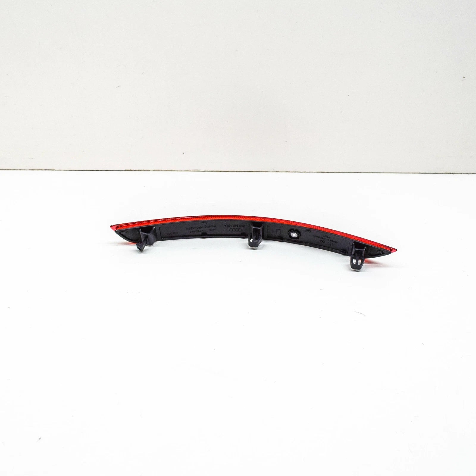 NEW AUDI A3 8V REAR BUMPER LEFT REFLECTOR 8V5945105A