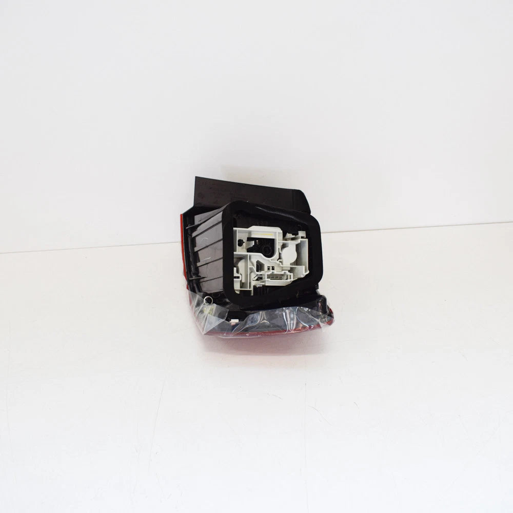 NEW VOLKSWAGEN JETTA MK6 REAR LEFT TAILLIGHT 5C6945095N
