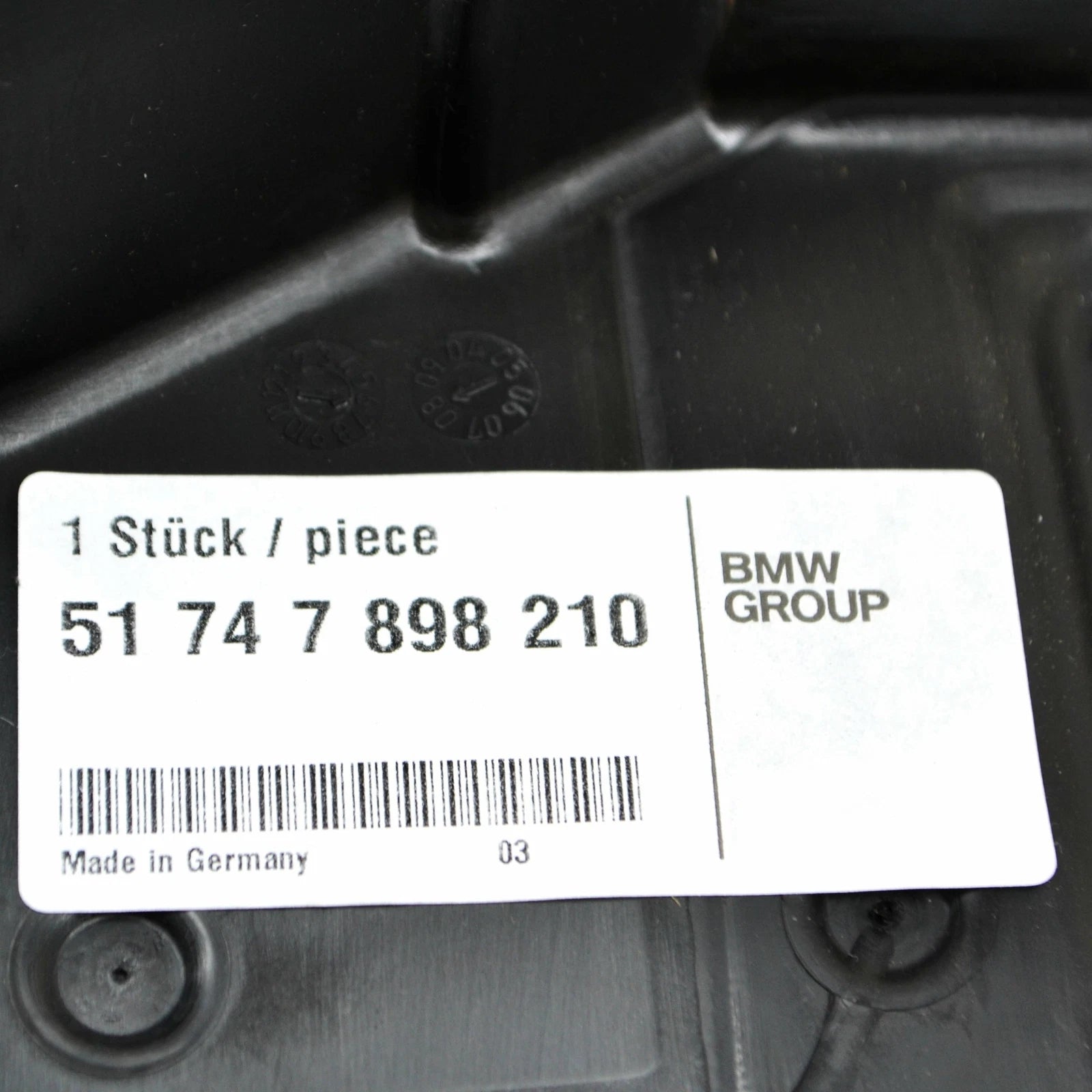 NEW BMW M6 E63 COUPE FRONT ENGINE RIGHT AIR DUCT 51747898210 ORIGINAL