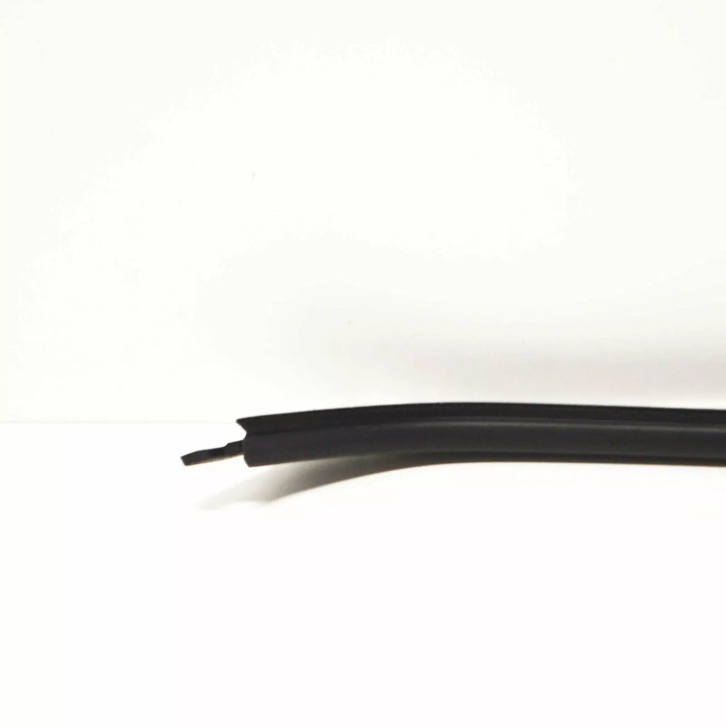 NEW MERCEDES-BENZ G W463 FRONT DOOR WINDOW SEALING RAIL A4637250765