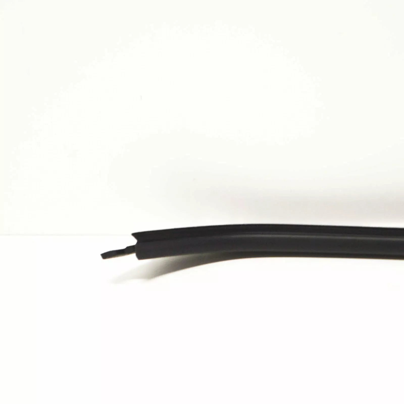 NEW MERCEDES-BENZ G W463 FRONT DOOR WINDOW SEALING RAIL A4637250765