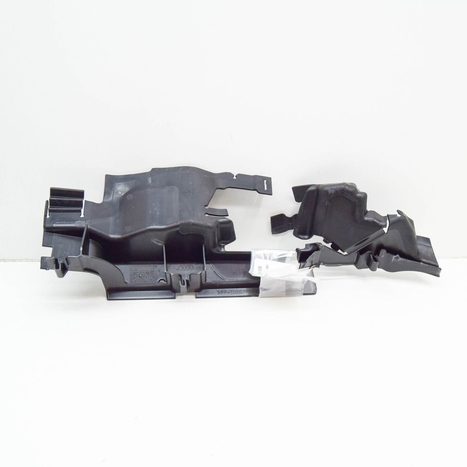 NEW AUDI A3 8V RADIATOR FAN LEFT AIR GUIDE 8V0121283J ORIGINAL