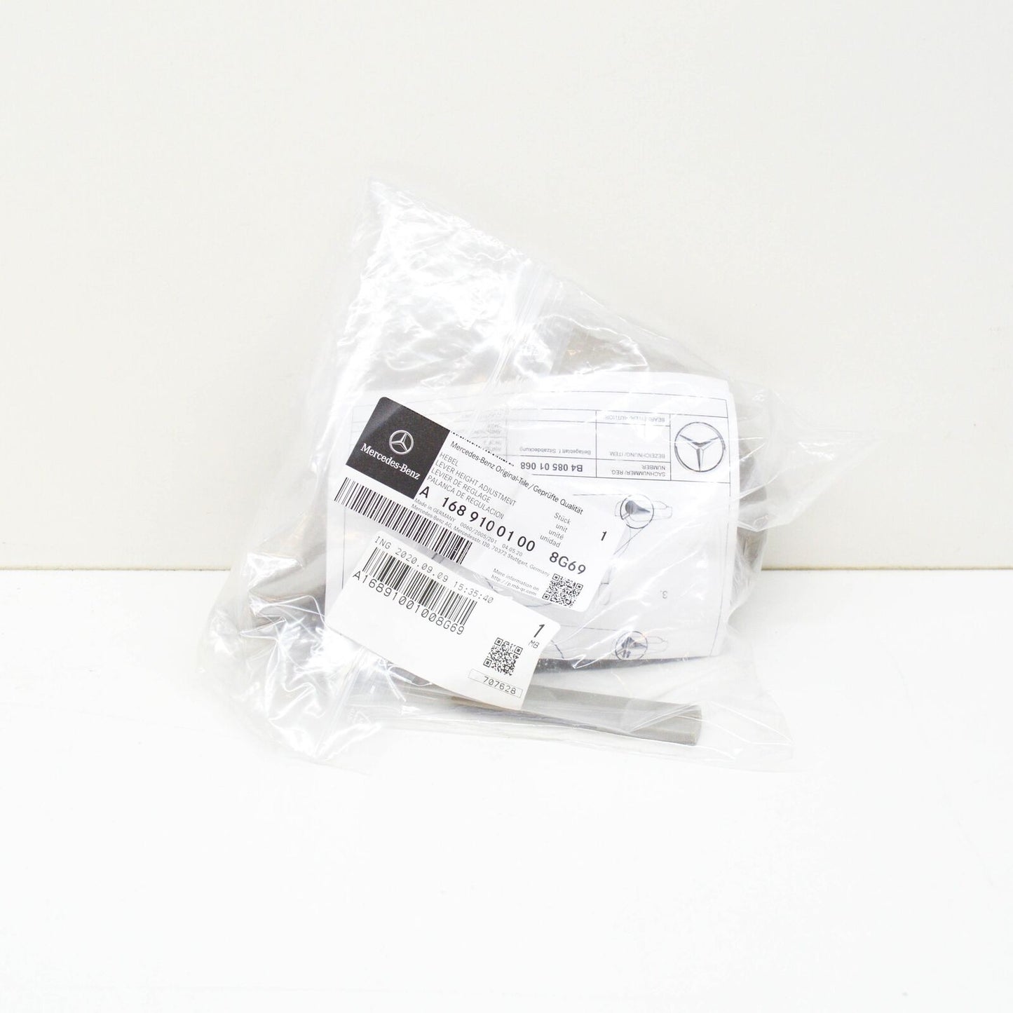 NEW MB A W168 SEAT ADJUSTER HANDLE LEVER A16891001008 G69 ORIGINAL