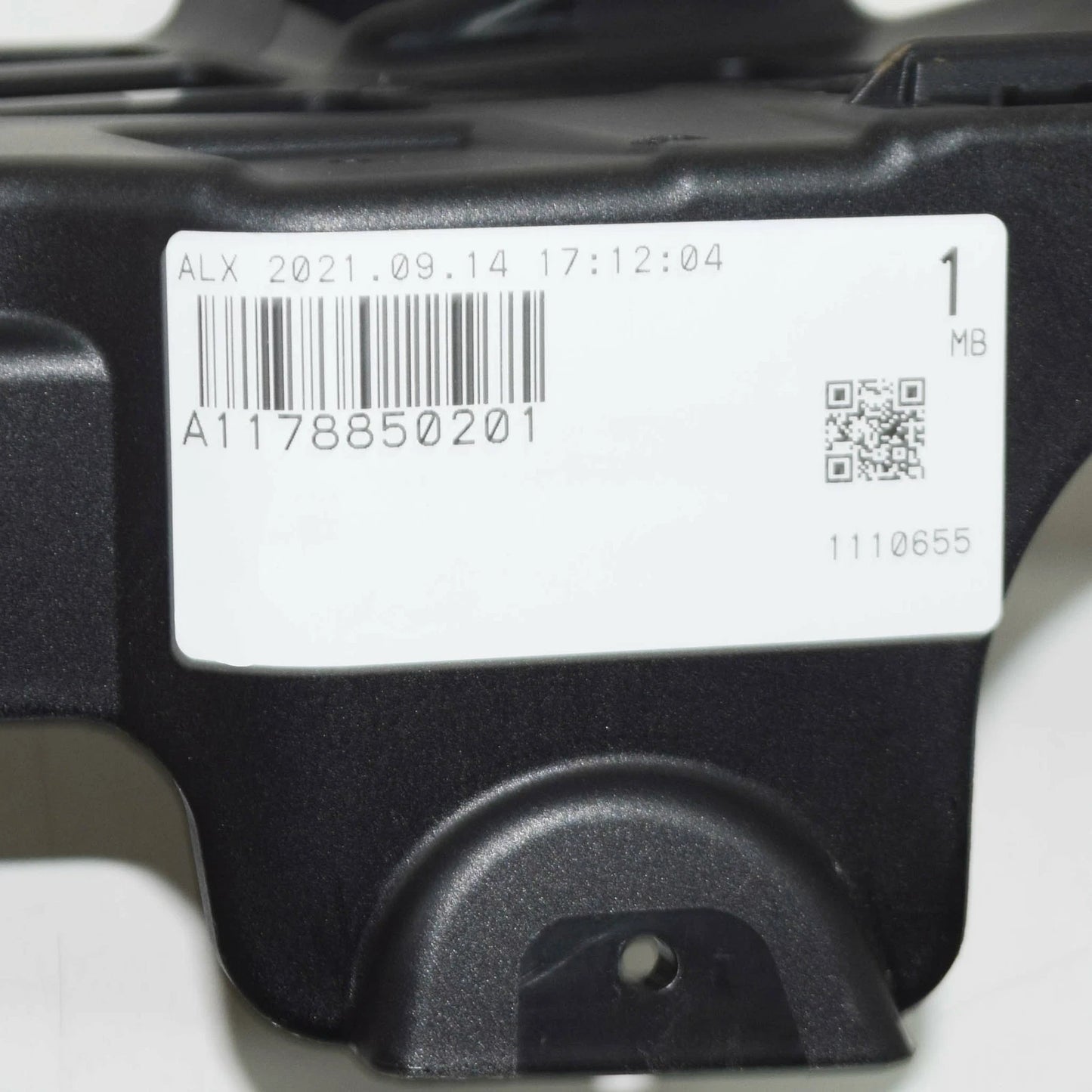 NEW MERCEDES-BENZ CLA COUPE C117 RIGHT EXHAUST TIP BRACKET A1178850201