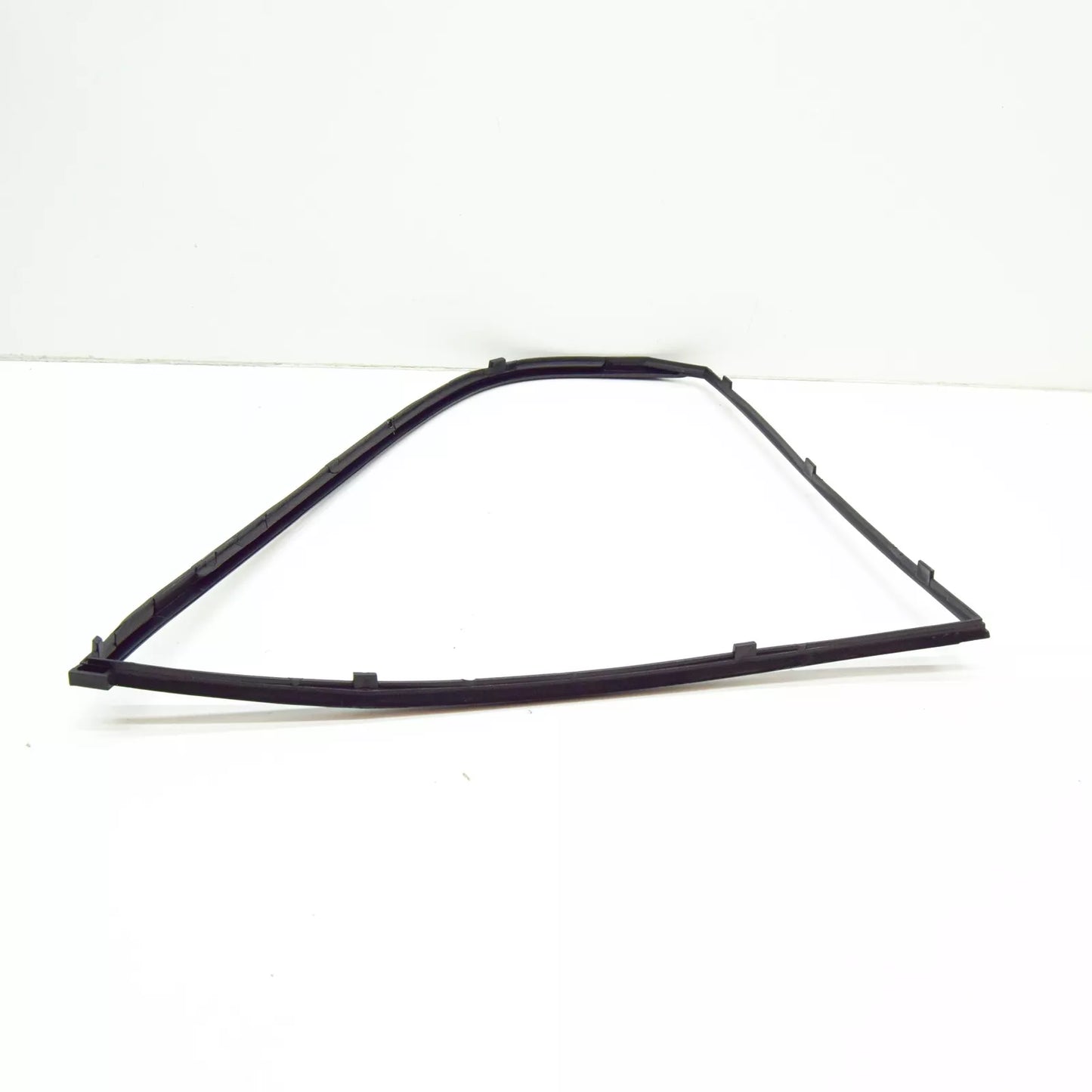 NEW BMW 5 E39 REAR RIGHT DOOR QUARTER WINDOW FRAME 51348186184 8186184 ORIGINAL