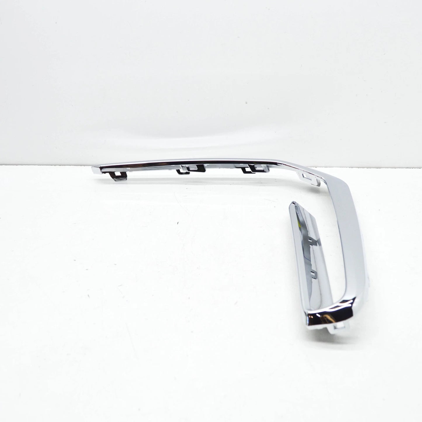 NEW BMW X7 G07 FRONT BUMPER LEFT FINISHER TRIM 51118745739 ORIGINAL