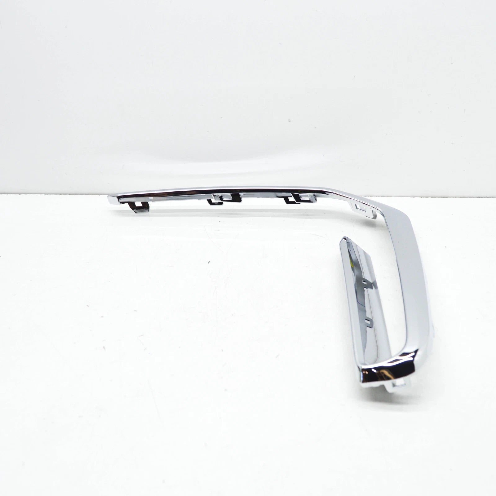 NEW BMW X7 G07 FRONT BUMPER LEFT FINISHER TRIM 51118745739 ORIGINAL