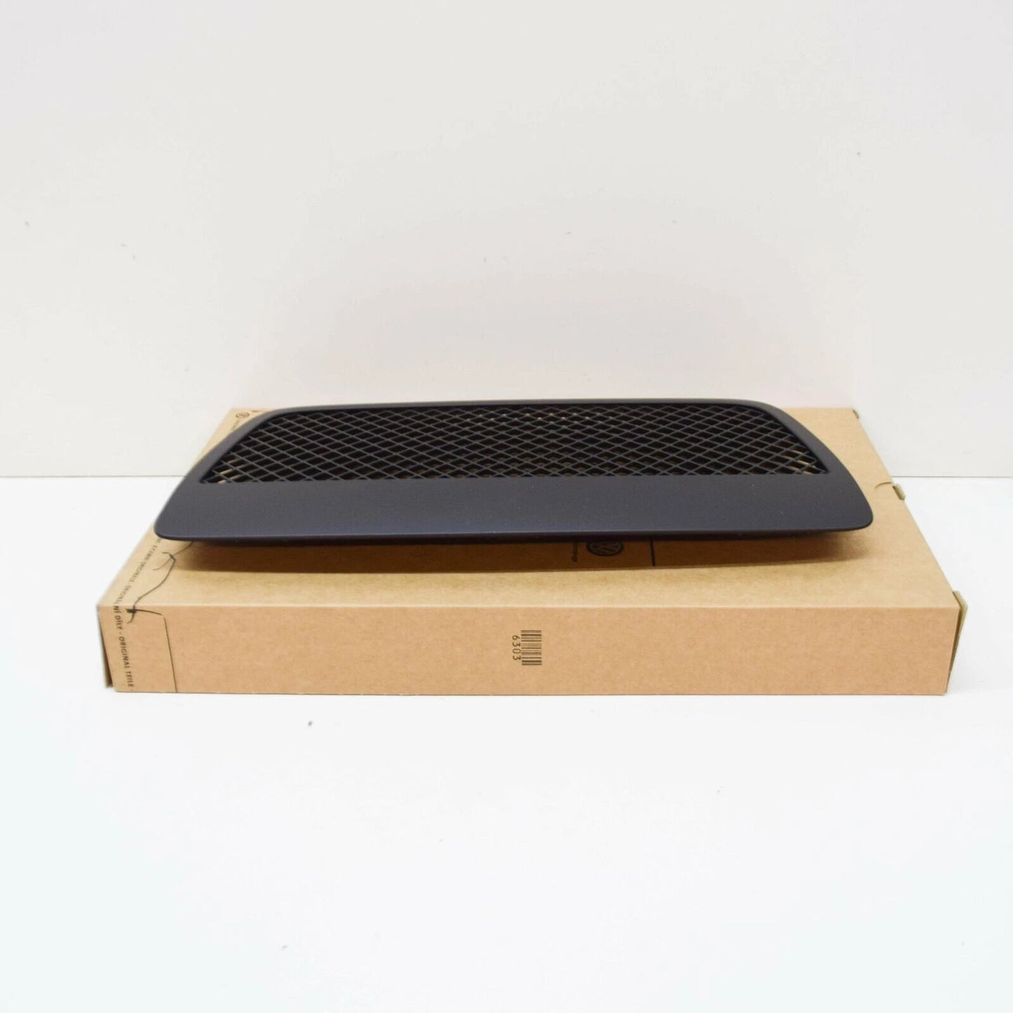 NEW AUDI R8 42 REAR VALANCE GRILLE CENTER 420807925A GENUINE