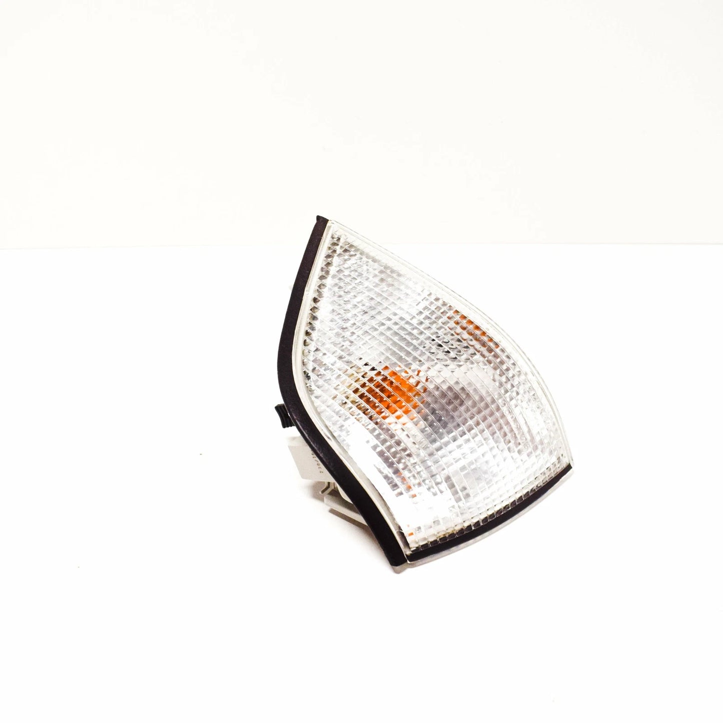 NEW BMW 3 SERIES E36 FRONT LEFT LIGHT WHITE TURN INDICATOR 82199403093