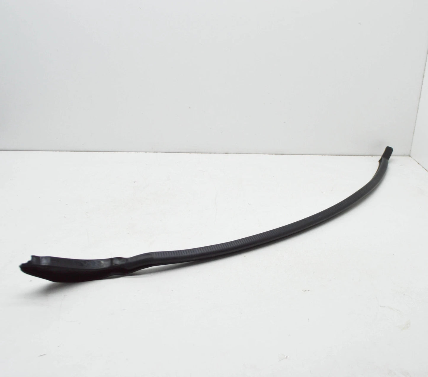 NEW AUDI Q7 4M FRONT LEFT DOOR RUBBER OUTER SEAL 4M0837717D