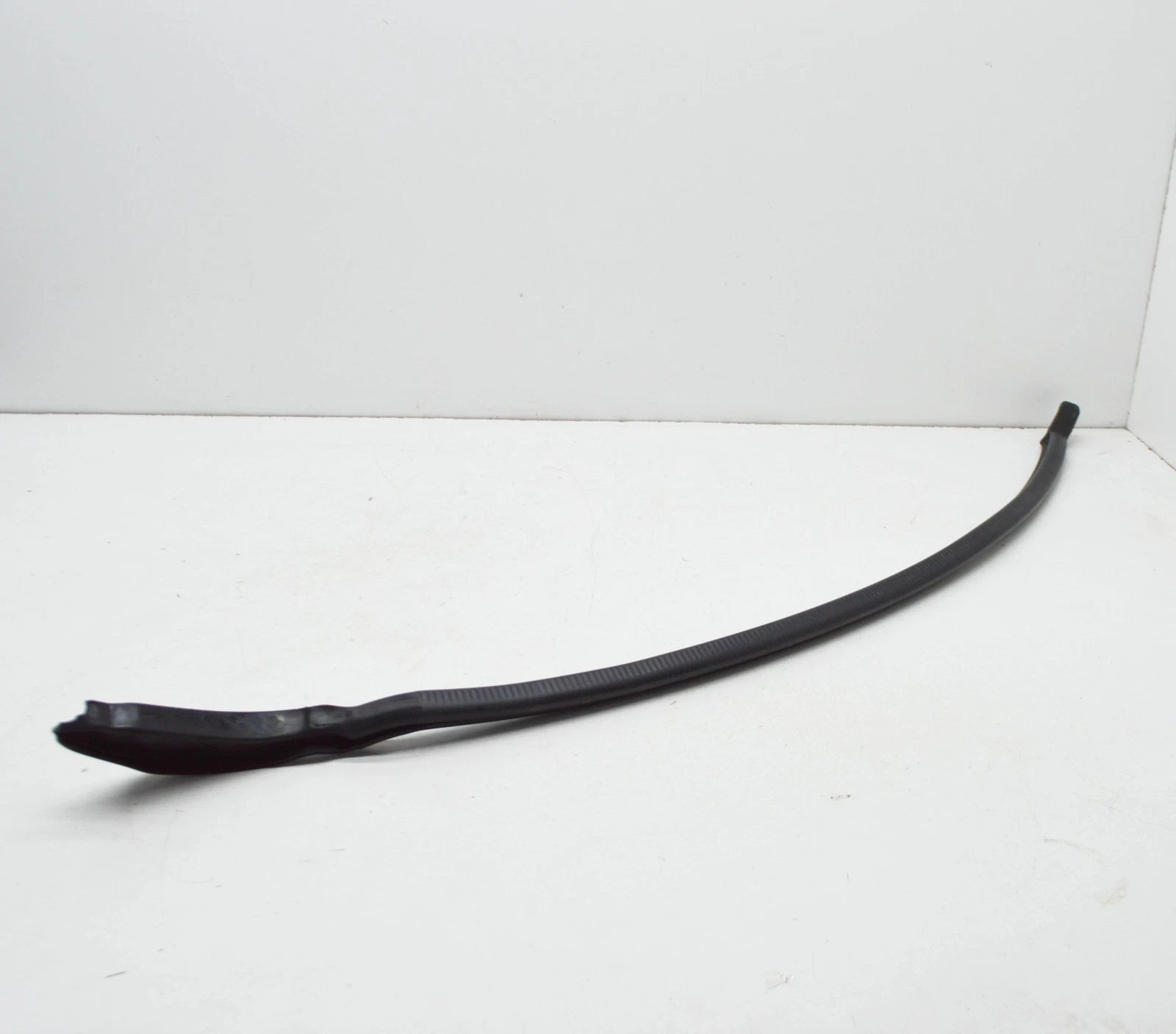 NEW AUDI Q7 4M FRONT LEFT DOOR RUBBER OUTER SEAL 4M0837717D