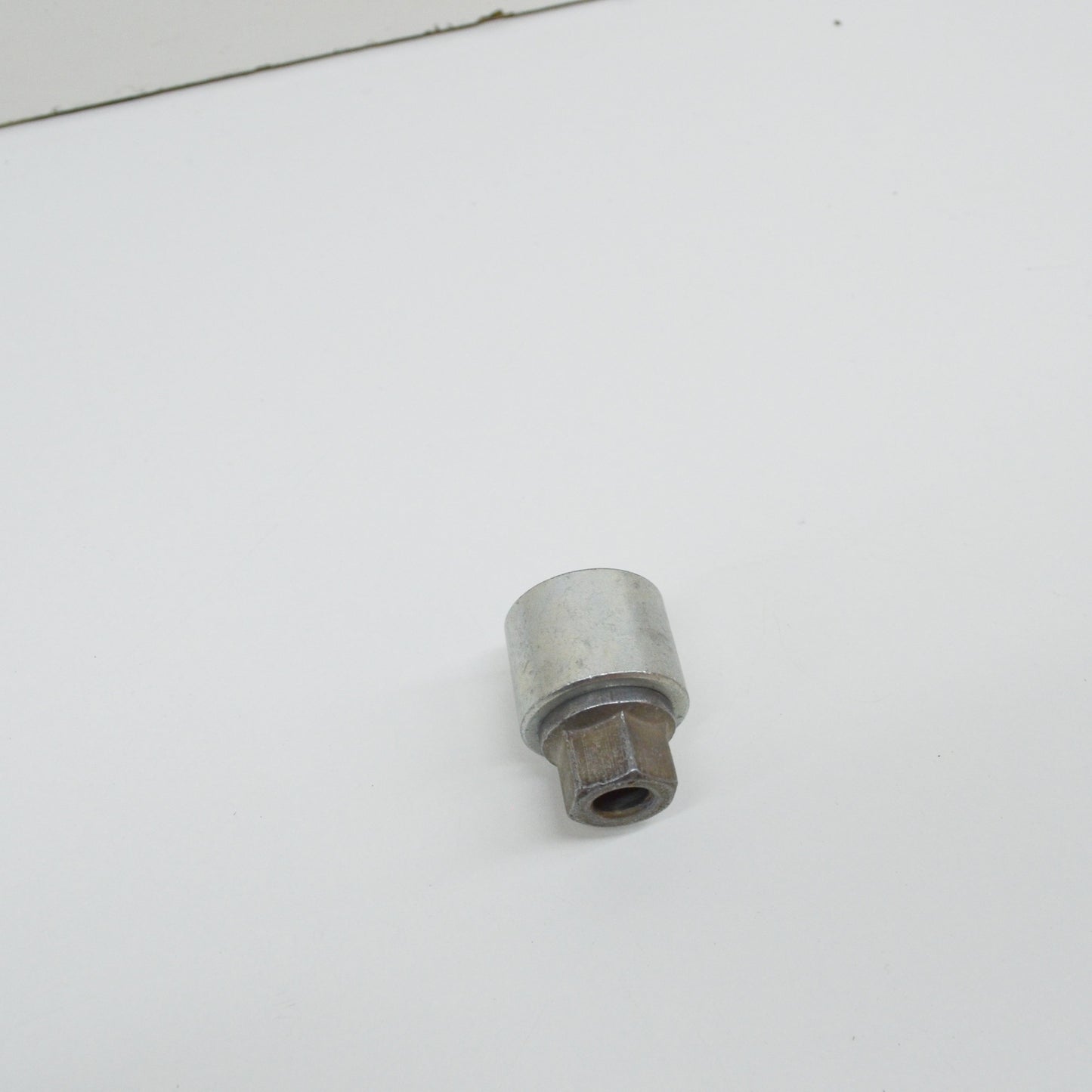 NEW VW T-ROC ANTI-THEFT WHEEL BOLT WITH ADAPTER WHT001814 ORIGINAL