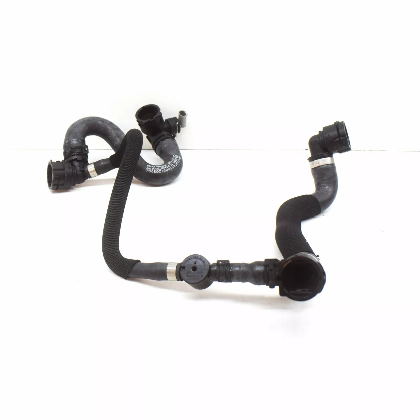 NEW MB E W213 RIGHT LOWER COOLANT RADIATOR LOWER WATER HOSE A2535011800 ORIGINAL