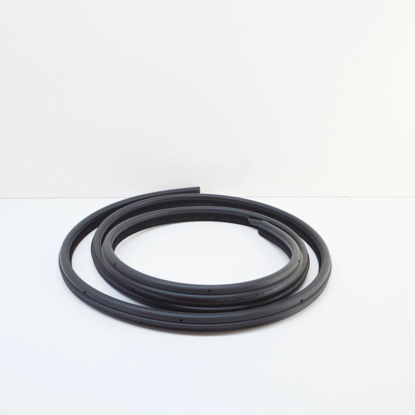 NEW BMW 5 E60 FRONT DOOR PROTECTION SEAL 51727122433 7122433 2007 ORIGINAL