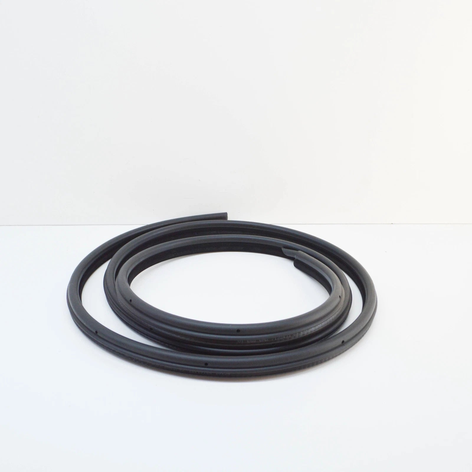 NEW BMW 5 E60 FRONT DOOR PROTECTION SEAL 51727122433 7122433 2007 ORIGINAL