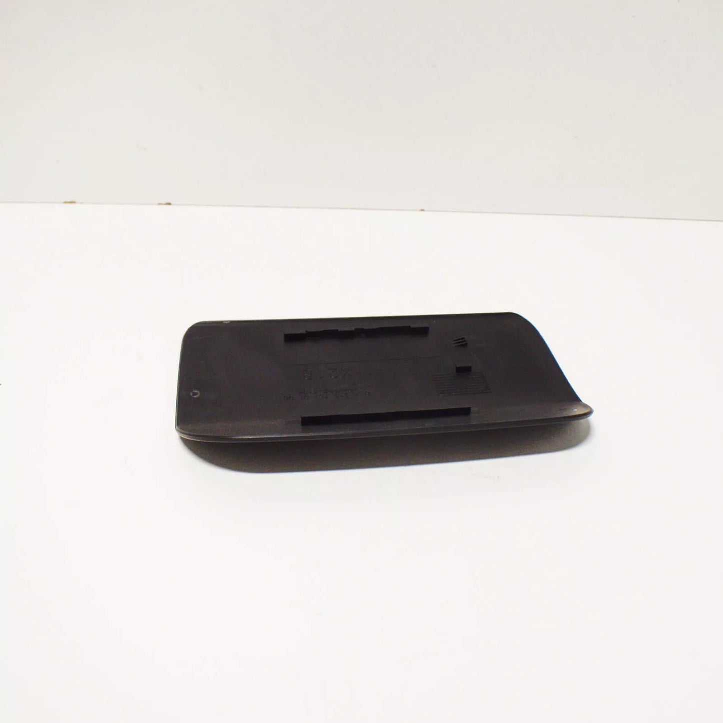 NEW MERCEDES BENZ CLS C218 FUEL TANK FLAP PANELING A2187570106 ORIGINAL