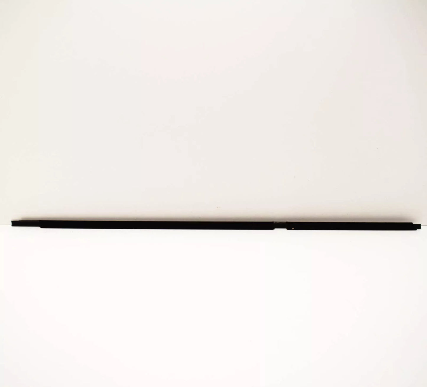 NEW BMW 5 E39 REAR LEFT DOOR OUTER WEATHERSTRIP 51228159021 ORIGINAL