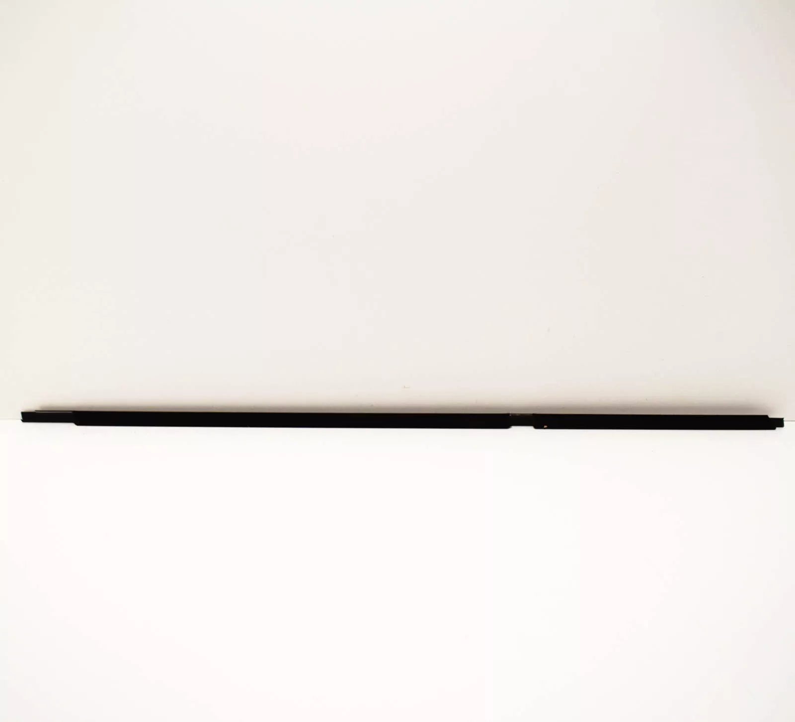 NEW BMW 5 E39 REAR LEFT DOOR OUTER WEATHERSTRIP 51228159021 ORIGINAL