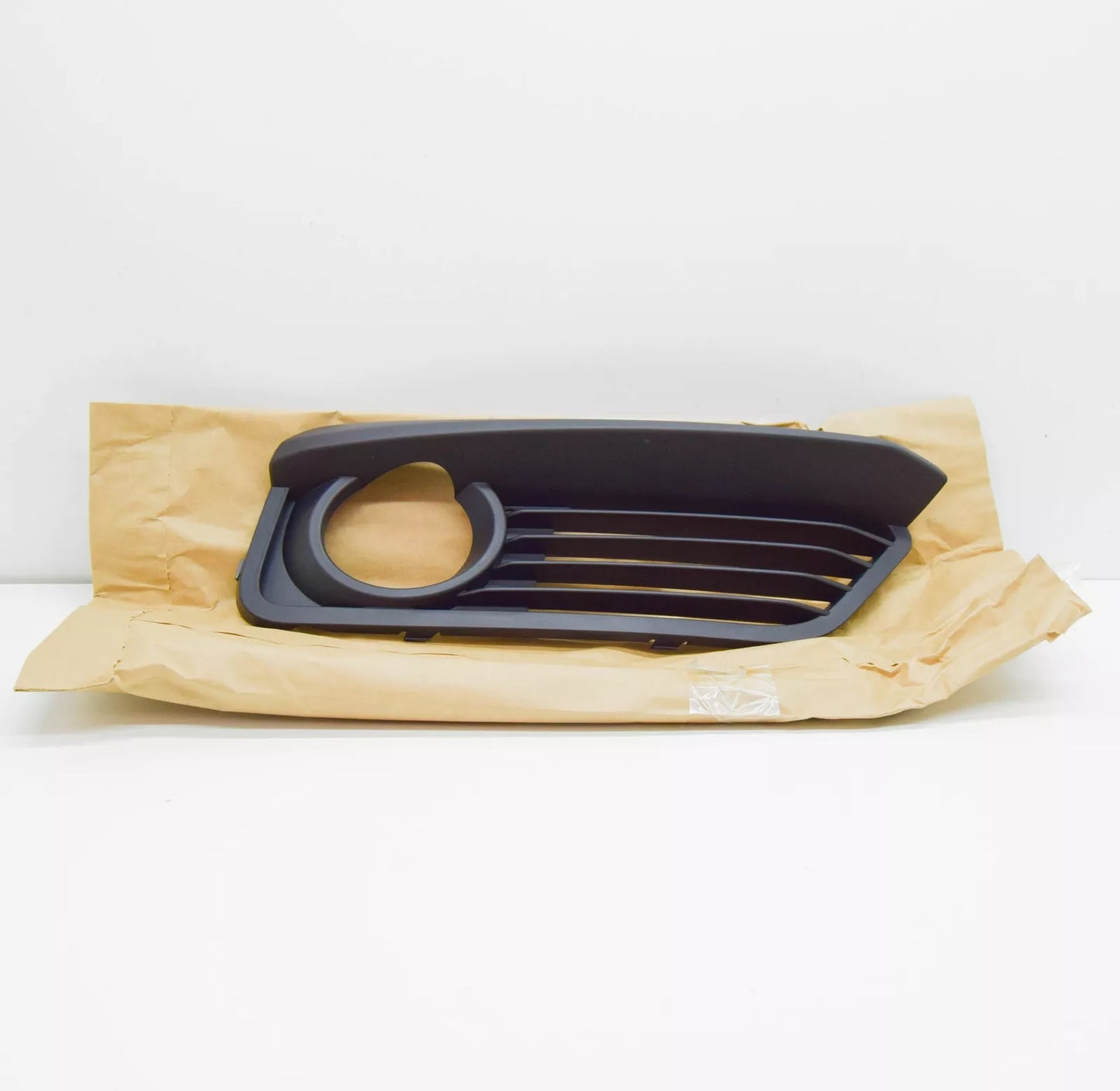 NEW BMW 1 F21 FRONT RIGHT BUMPER LOWER FOG GRILL 51117371670 7371670 ORIGINAL
