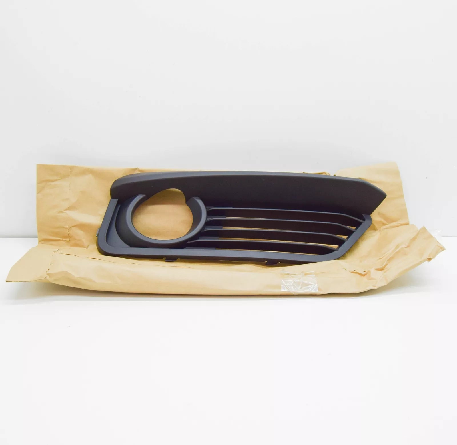 NEW BMW 1 F21 FRONT RIGHT BUMPER LOWER FOG GRILL 51117371670 7371670 ORIGINAL
