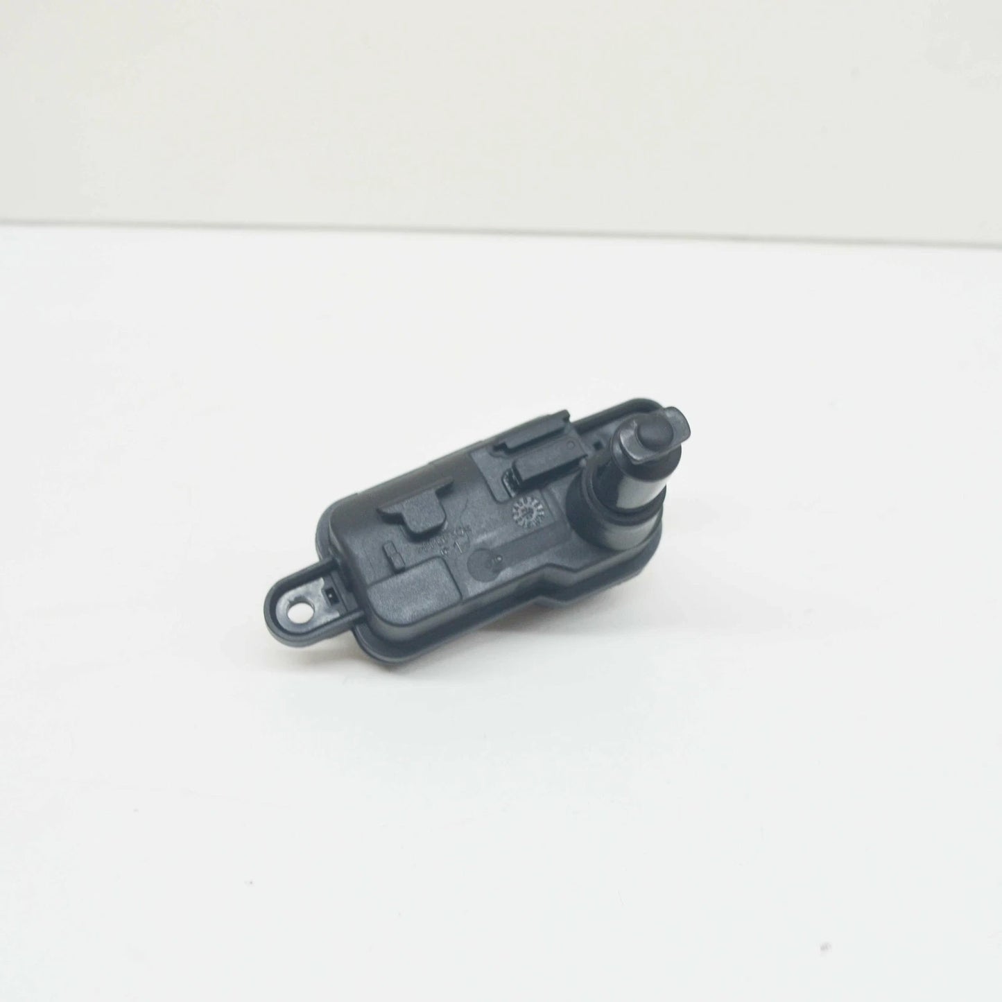 NEW VW PASSAT B8 FUEL FILLER FLAP THROTTLE CONTROL ELEMENT 510810773