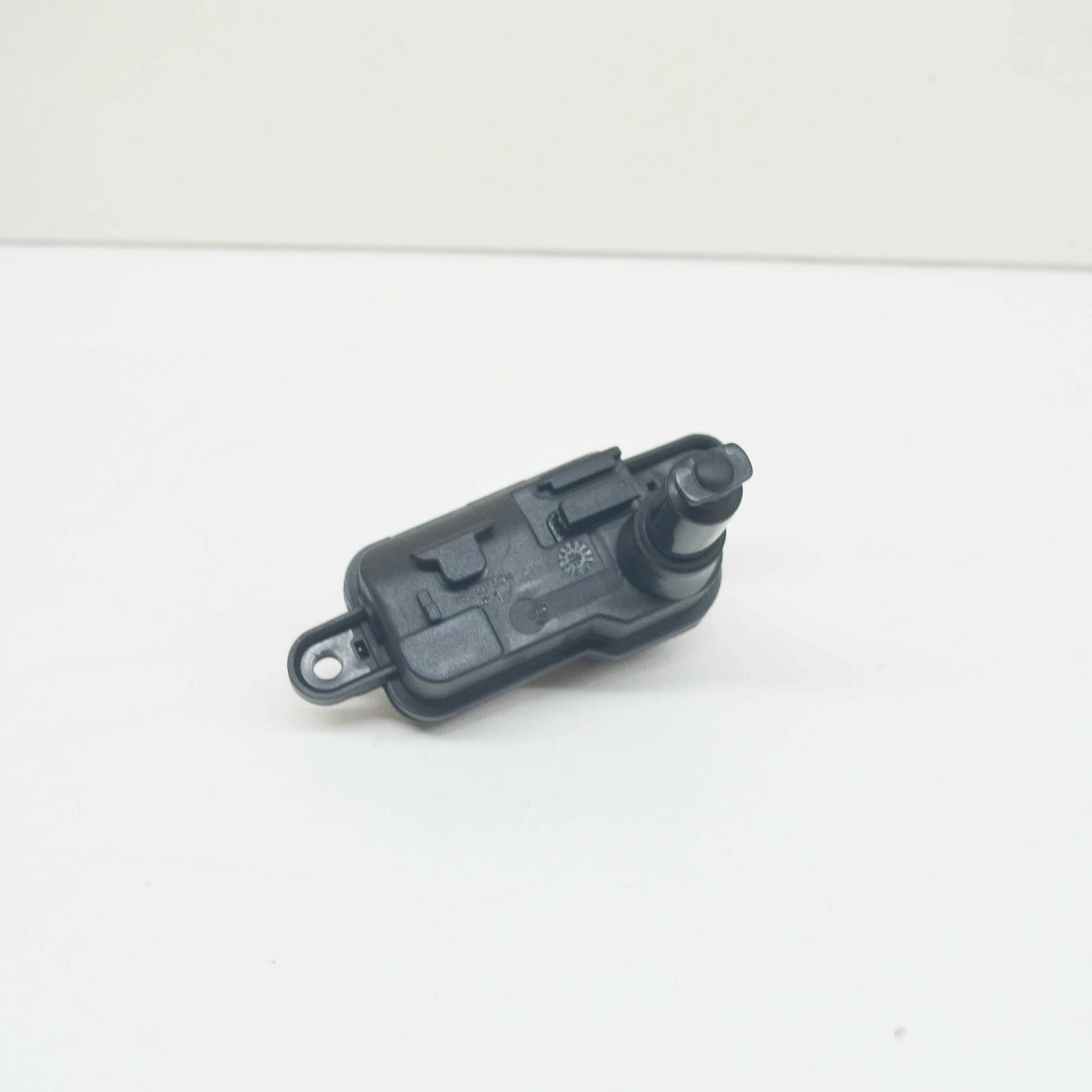 NEW VW PASSAT B8 FUEL FILLER FLAP THROTTLE CONTROL ELEMENT 510810773