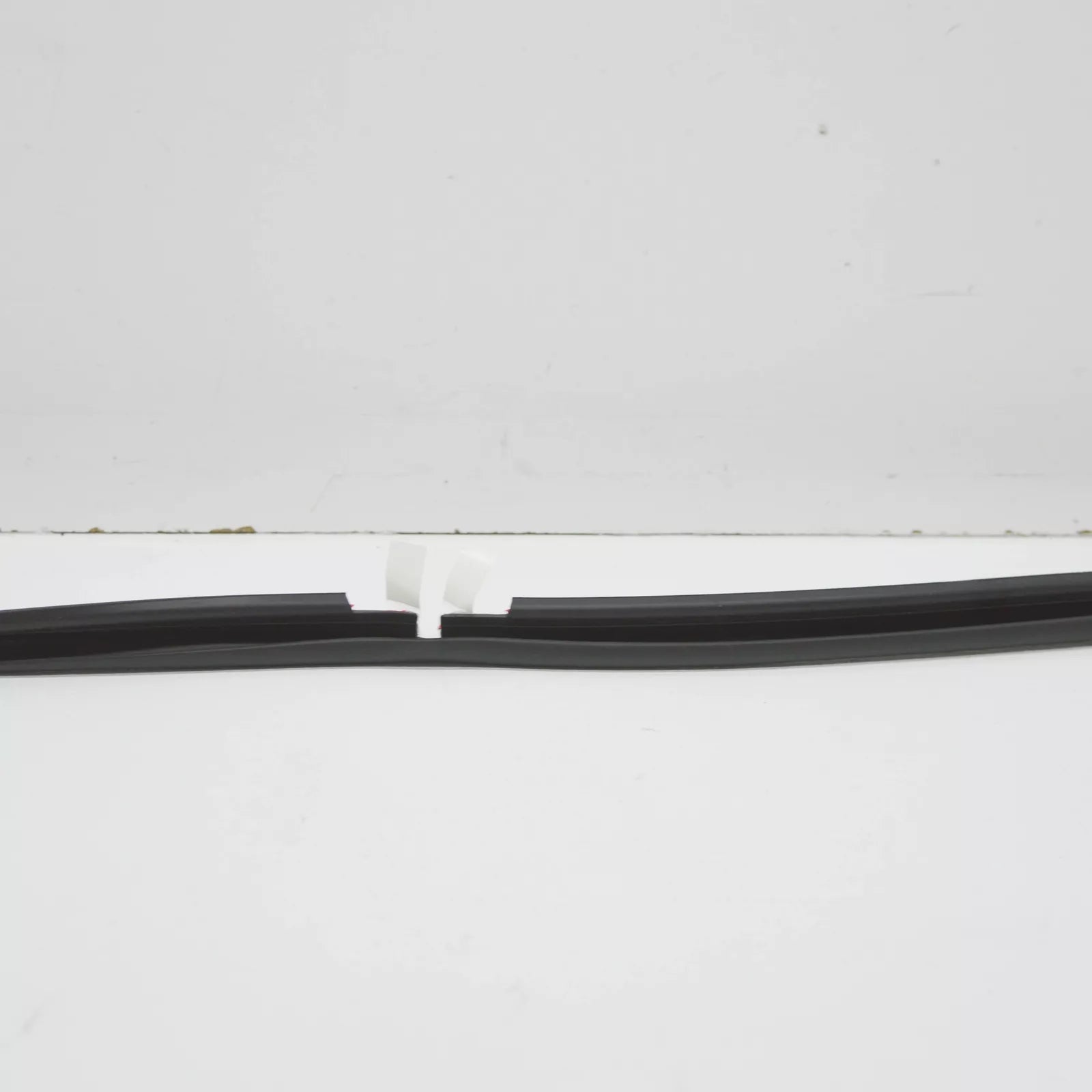 NEW MERCEDES-BENZ CLS C218  ENGINE HOOD SEAL A2188870098 ORIGINAL