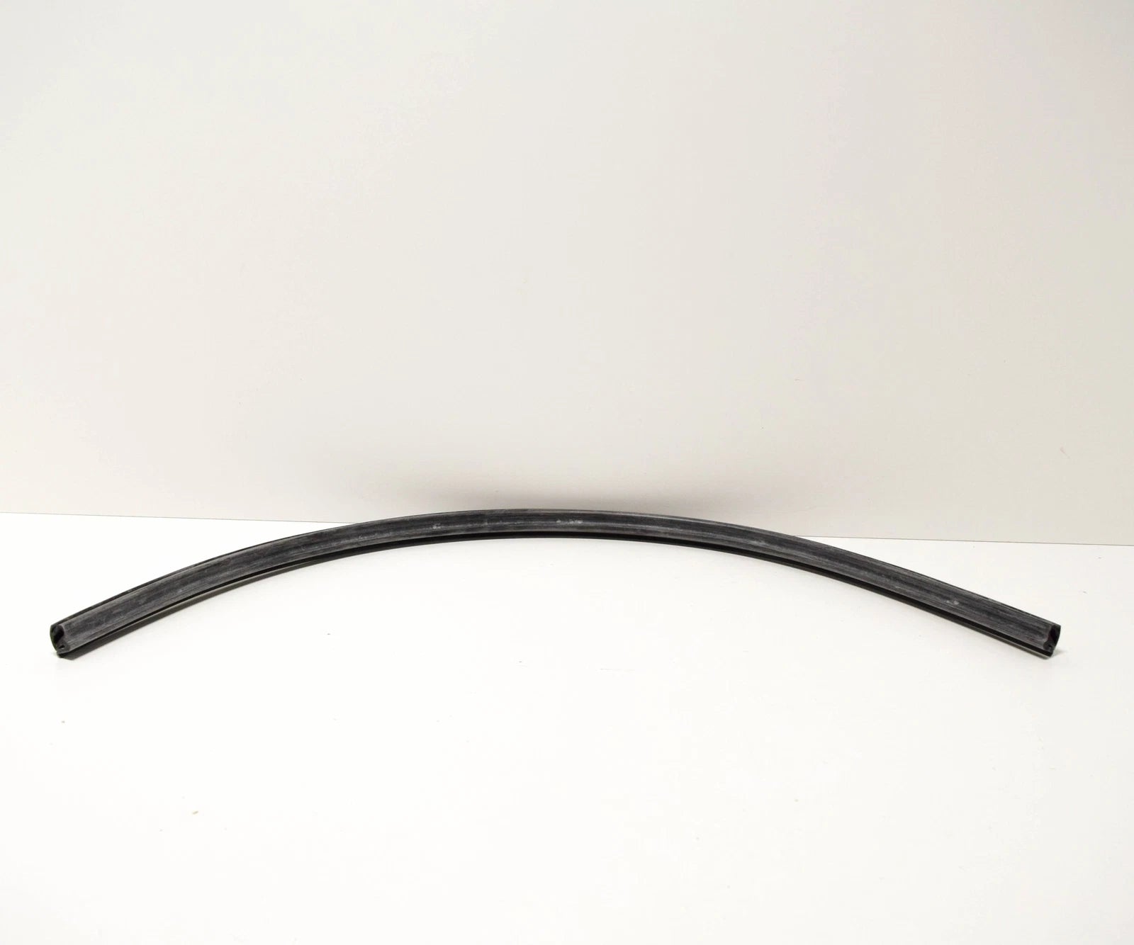 NEW BMW 1502 FRONT DOOR WEATHERSTRIP SEAL 51711813507 ORIGINAL