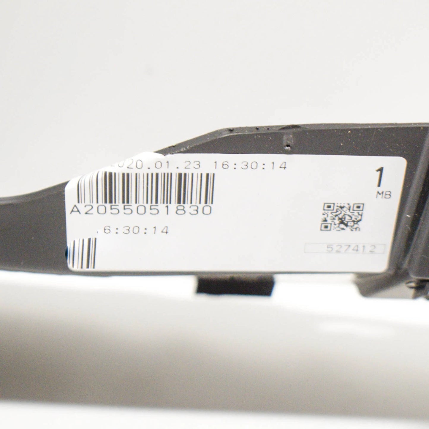 NEW MERCEDES BENZ C W205 FRONT GRILLE AIR DUCT BRACKET A2055051830