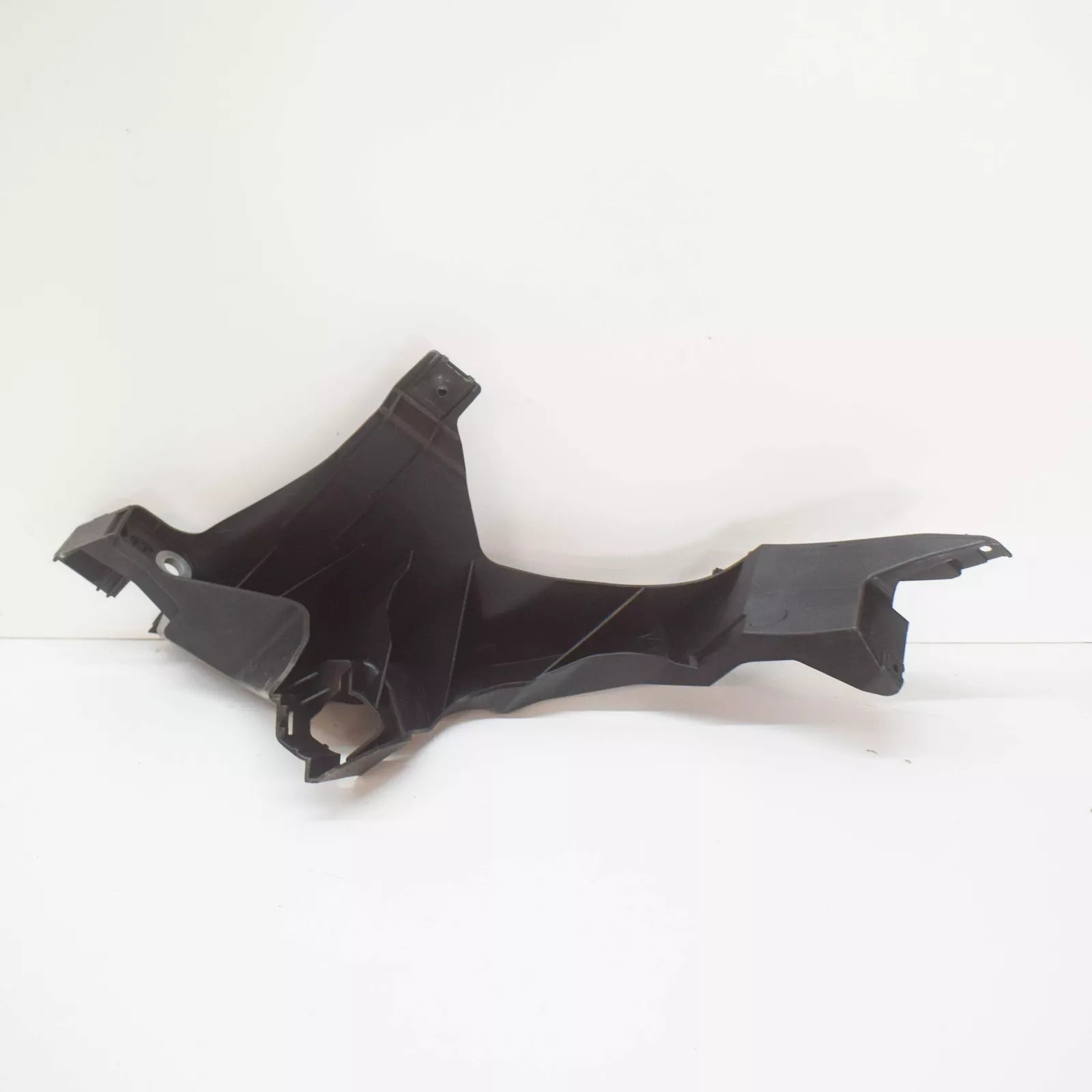 NEW AUDI A1 8X RIGHT HEADLIGHT BRACKET 8XA805608