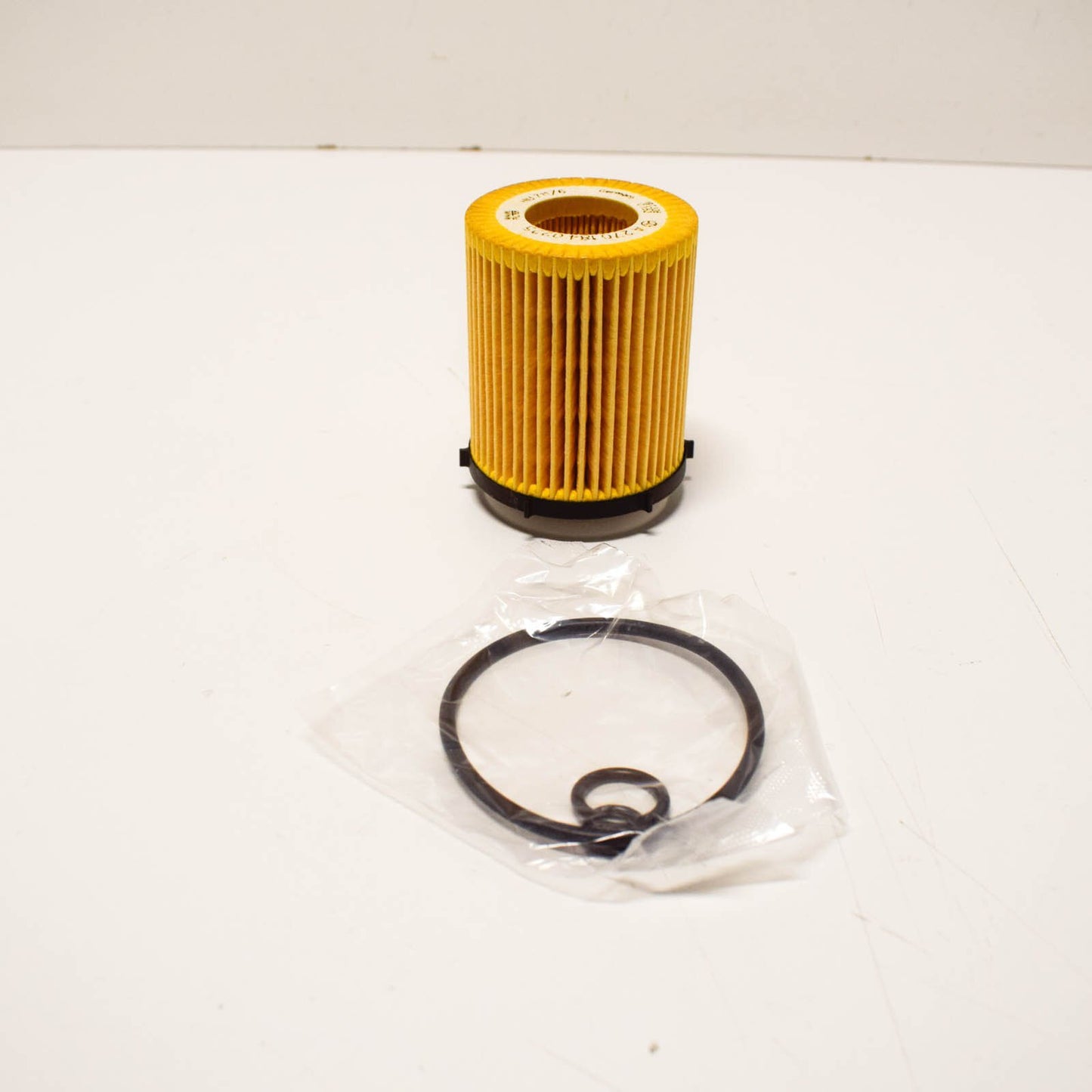 NEW MERCEDES-BENZ W205 2.0I ENGINE OIL FILTER A2701800109 ORIGINAL