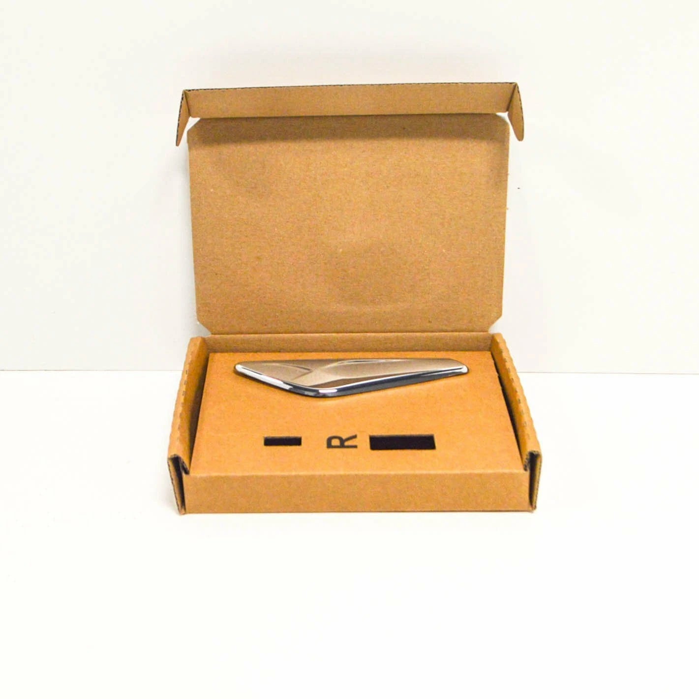 NEW BMW X3 F25 FRONT LEFT SIDE PANEL FINISHER 51117338569 7338569 ORIGINAL