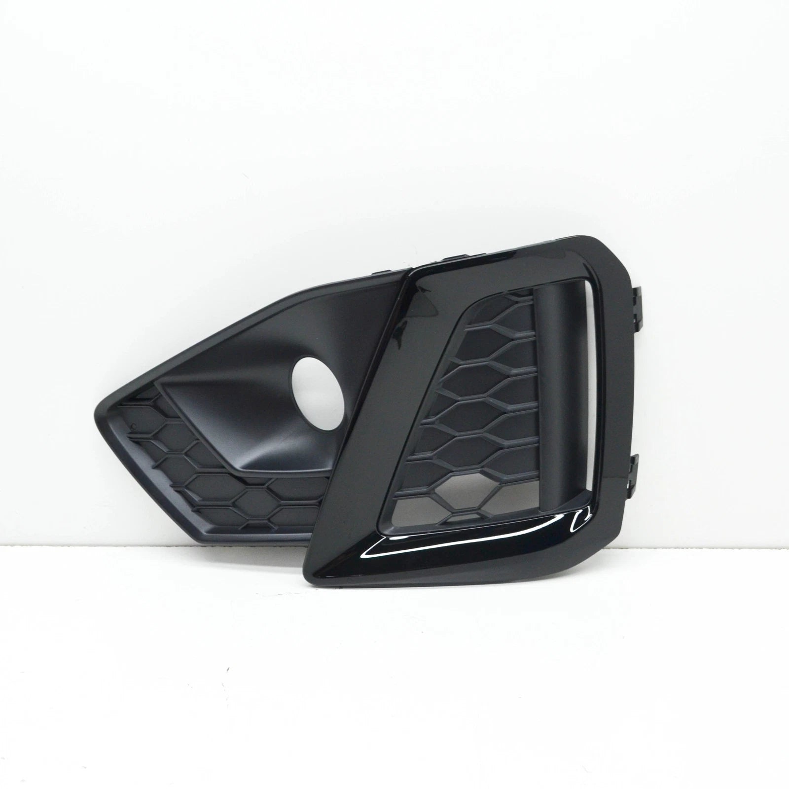 NEW AUDI A4 AVANT B9 FRONT RIGHT BUMPER GRILLE 8W0807682AMT94